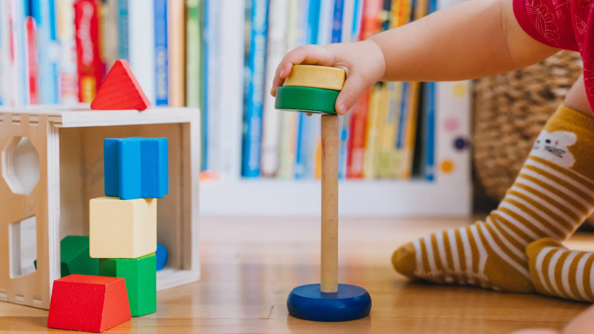 
                    Governo francês quer incentivar mulheres até 29 anos a serem mães. Como?
                