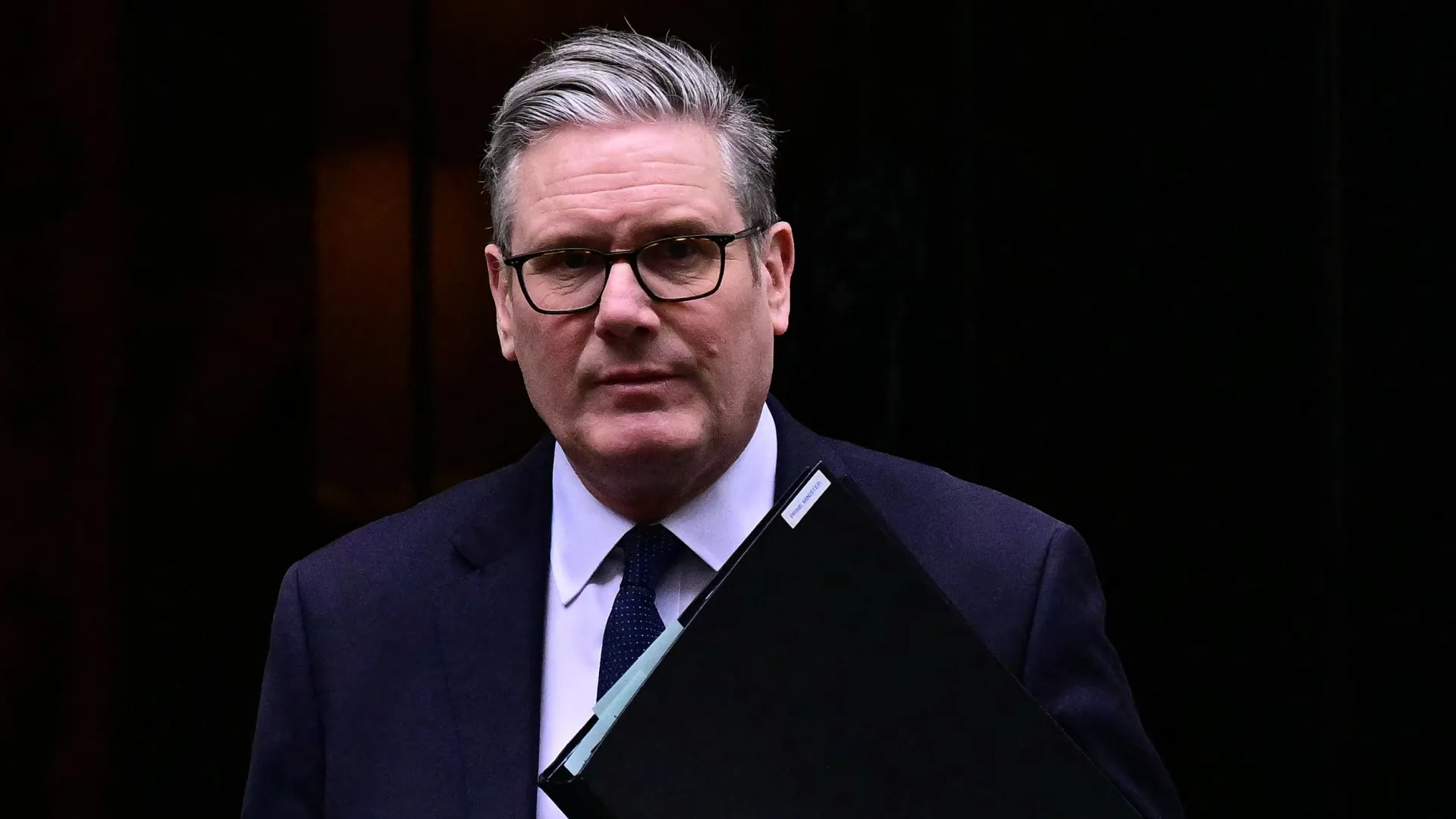 Starmer quer "plano coletivo viável" para estreito de Ormuz