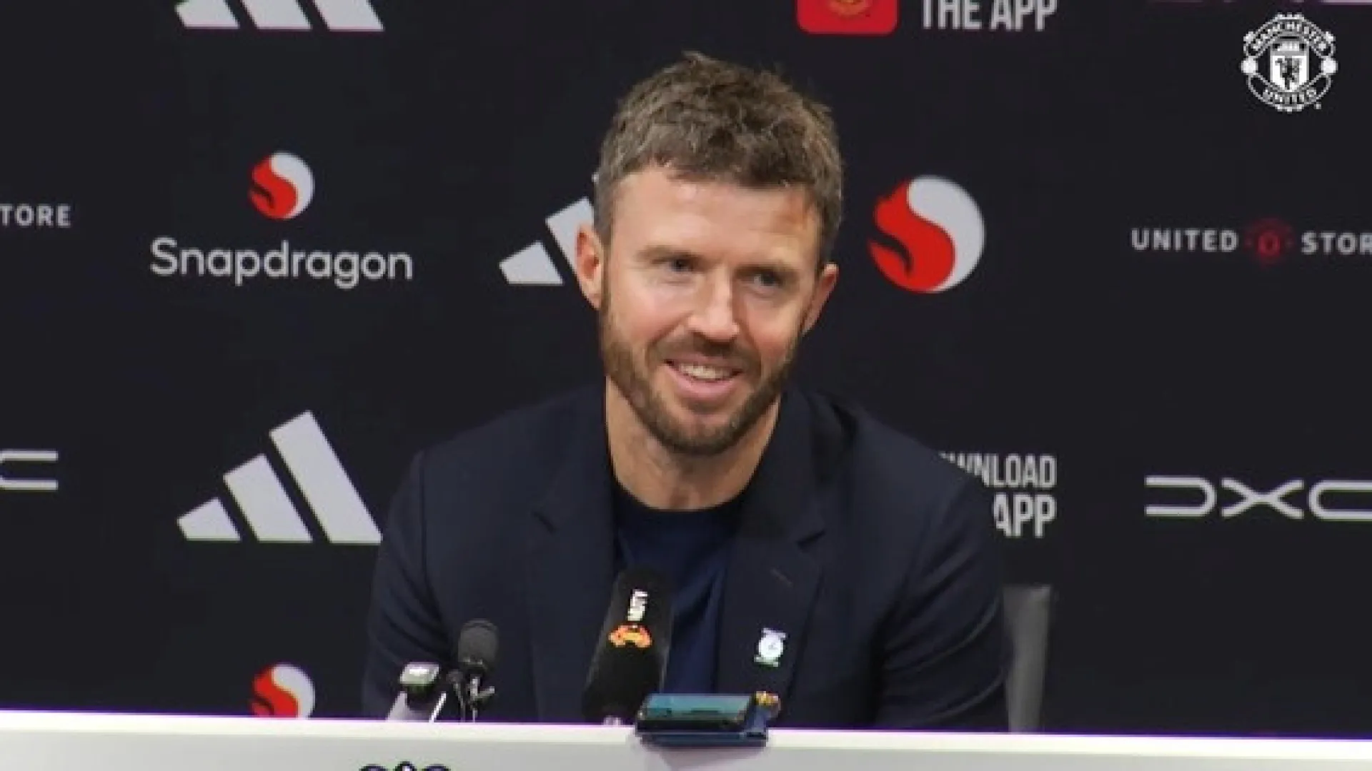 
                    Confrontaram Carrick com adepto cabeludo do Man. United e reação foi esta
                