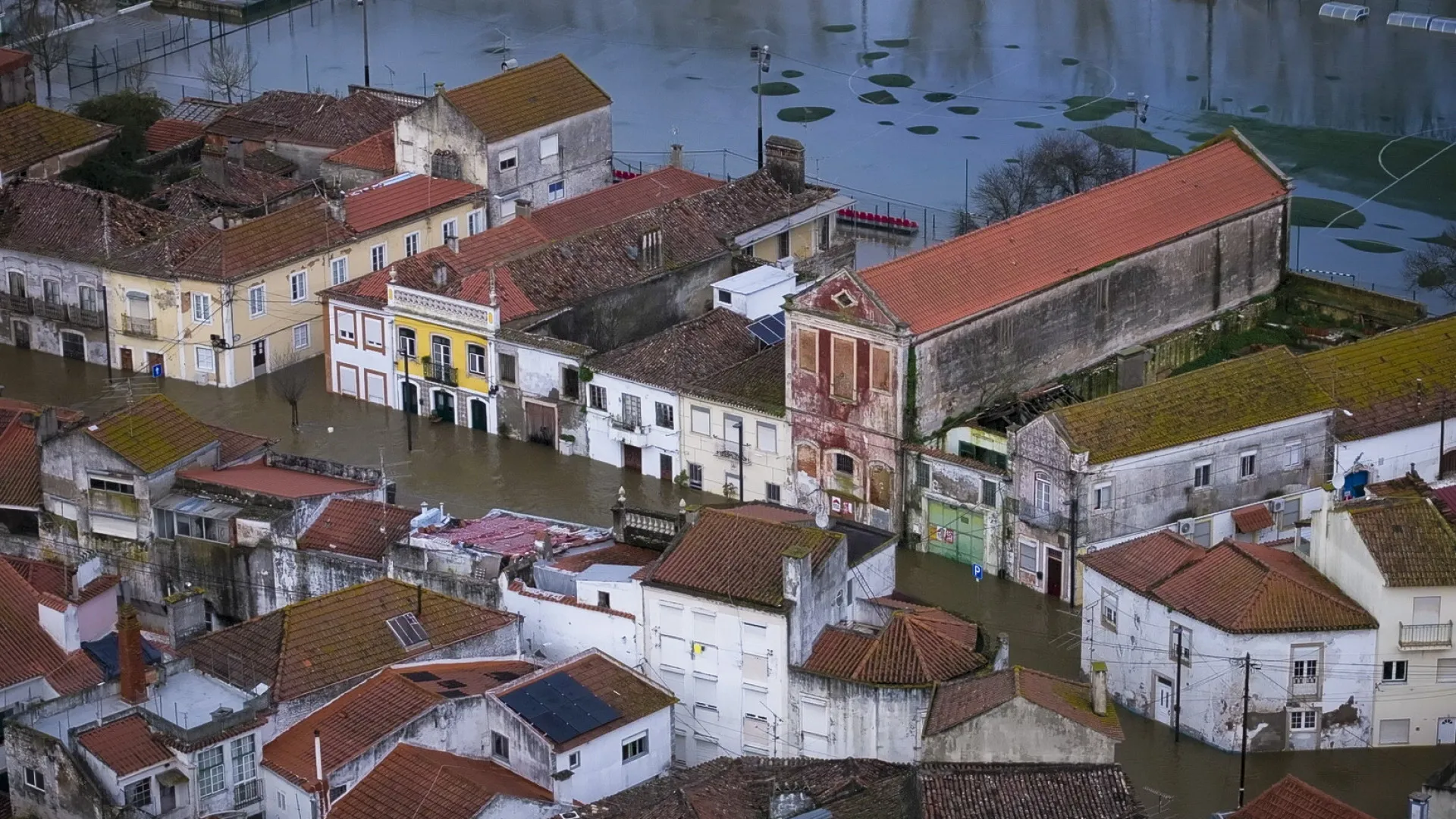 
                    Município de Vila de Rei realocou 13 pessoas após danos nas habitações
                