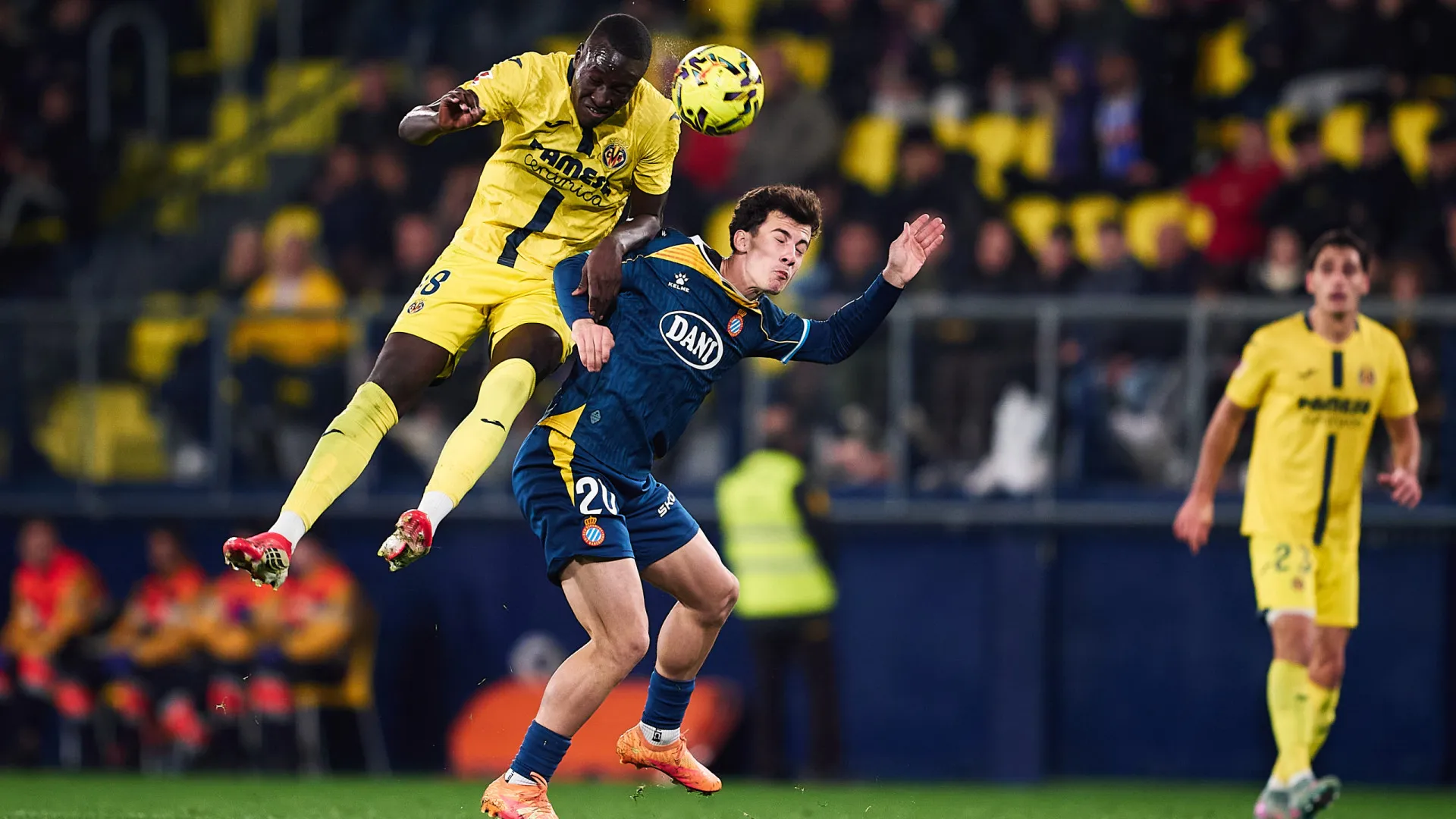 
                    Villarreal bate Espanyol e sobe ao terceiro lugar em Espanha
                