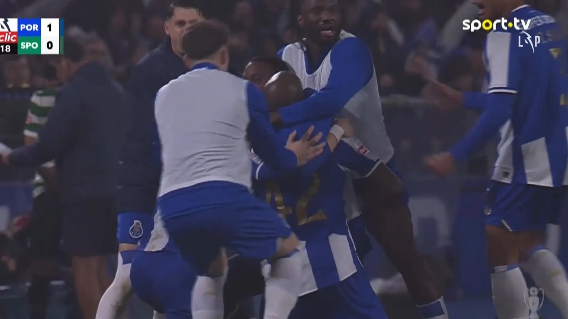 
                    Chegar, ver e faturar. Fofana marca no FC Porto-Sporting e com polémica
                