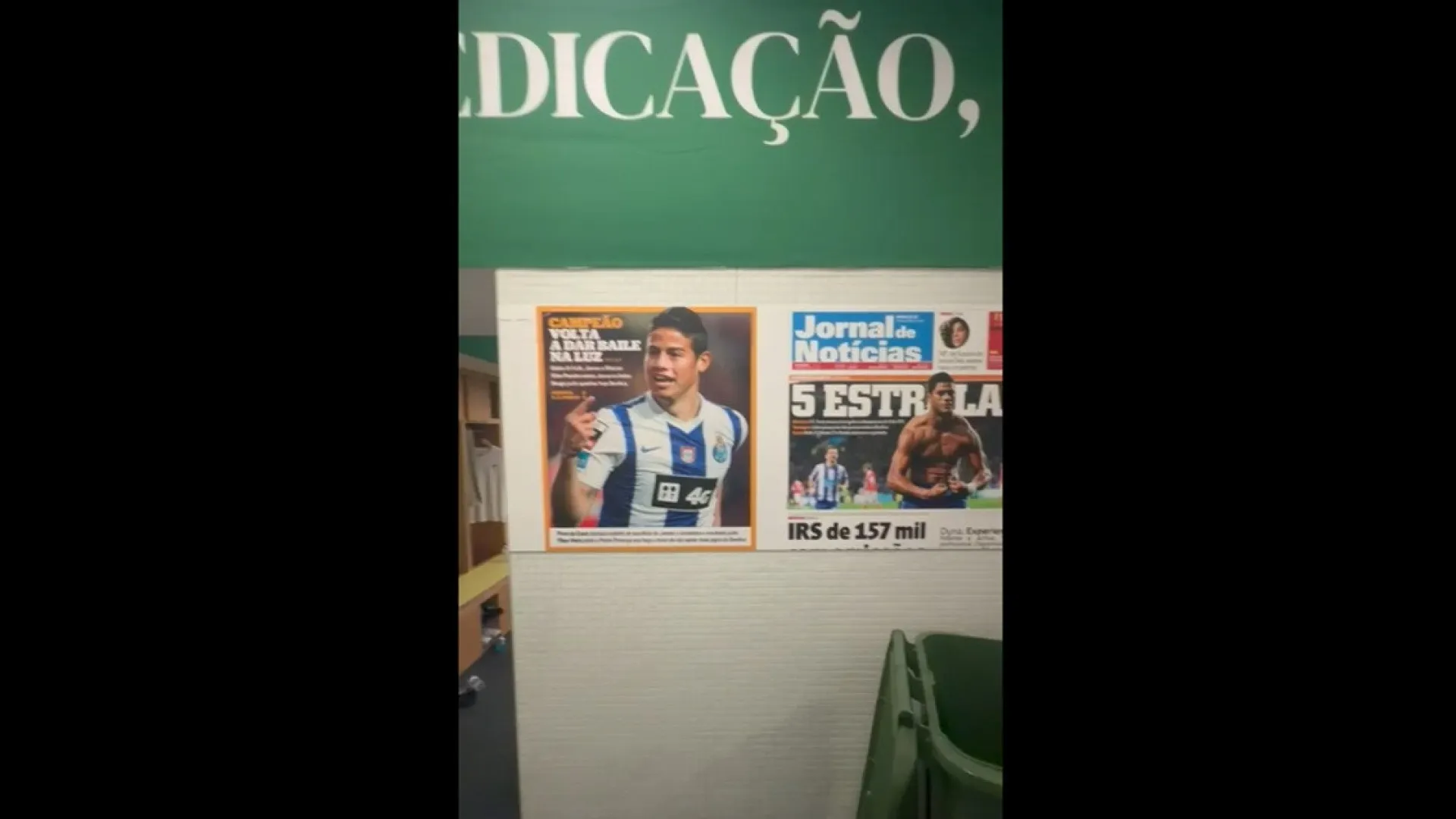 
                    FC Porto pica o Sporting e enche balneário com imagens provocatórias
                