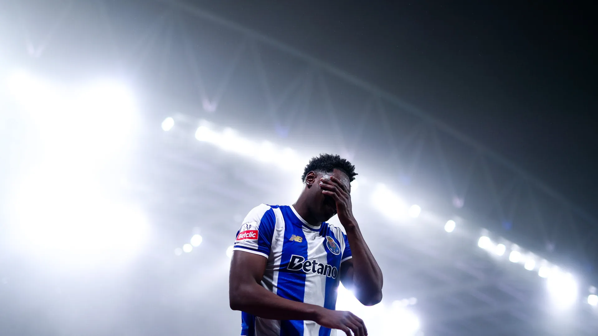 
                    Lesão grave à vista. FC Porto revela boletim clínico com Samu (e não só)
                