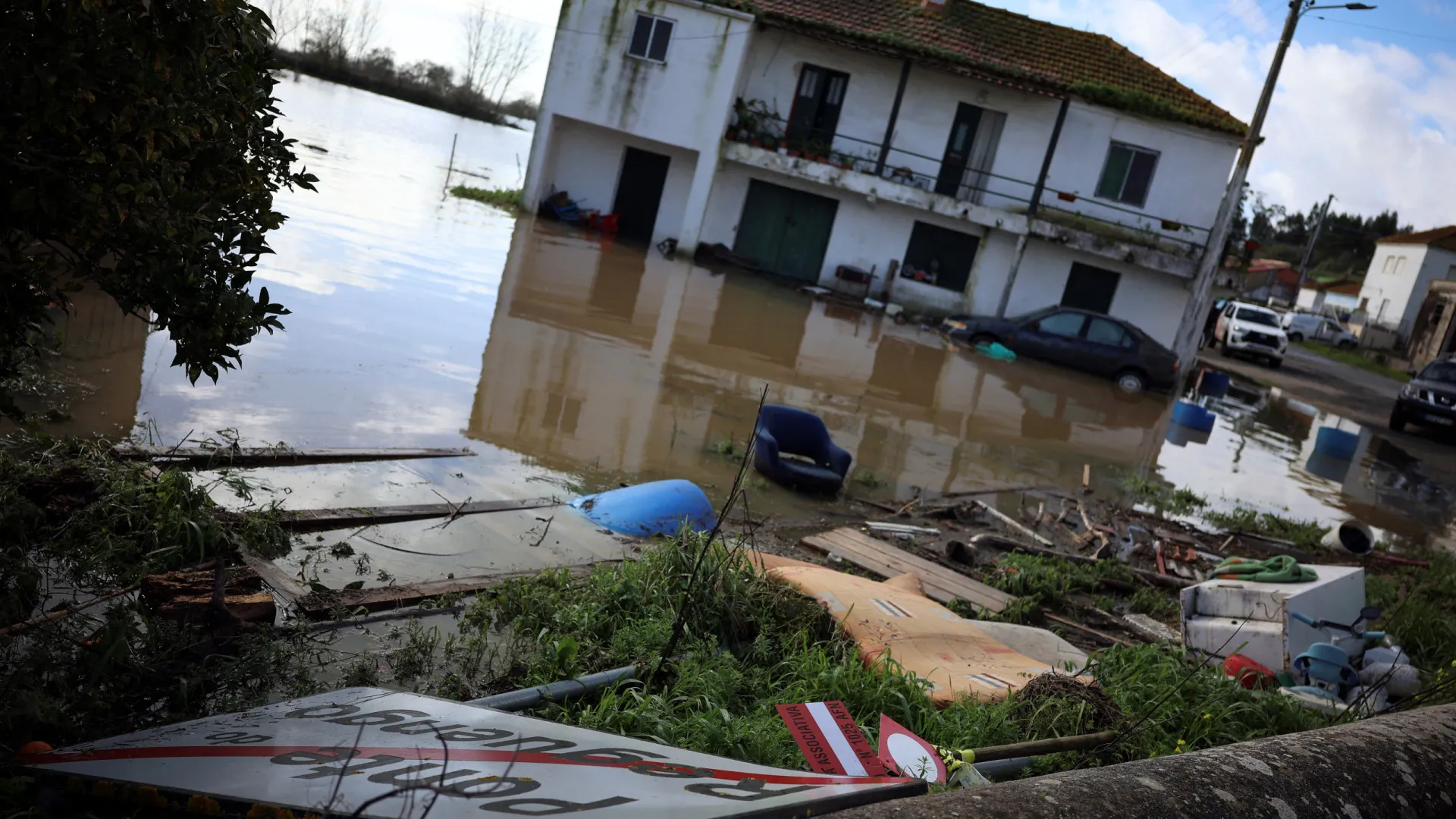 
                    Água subiu meio metro em quatro horas junto a Montemor-o-Velho
                