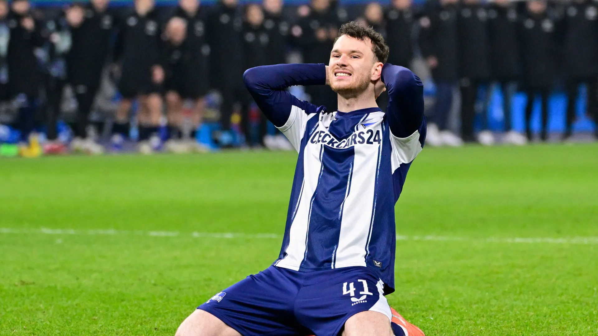 
                    Milagre esteve perto. Friburgo precisou de penáltis para eliminar Hertha
                