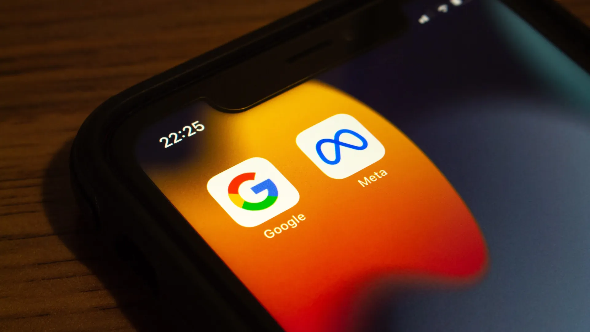 
                    Google e Meta contestam alegações de vício em redes sociais
                