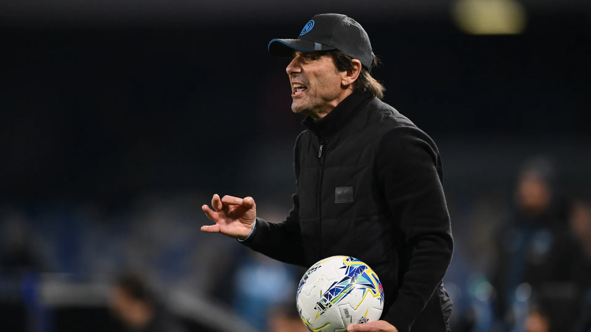 
                    Antonio Conte 'passa-se' e cita Mourinho: 