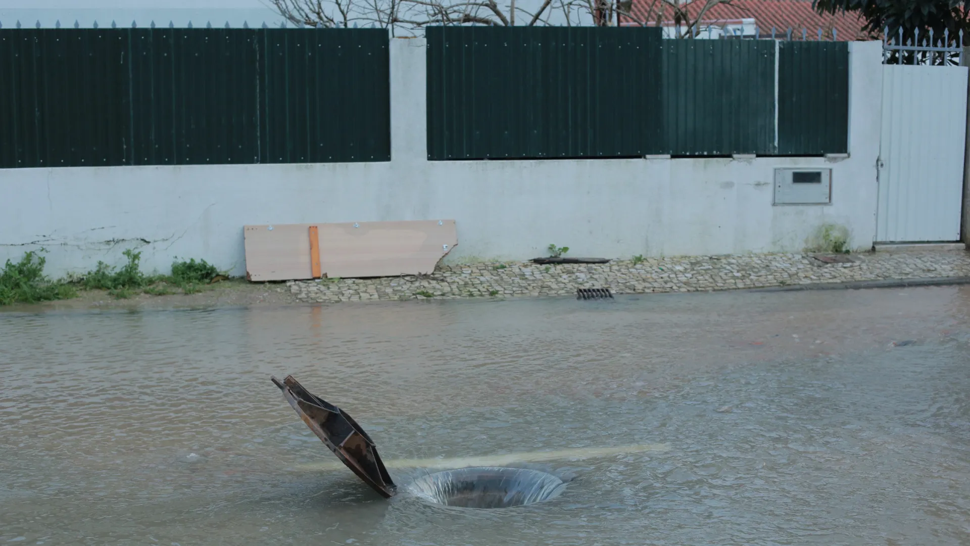 
                    Junta de Ceira diz que não foi preciso retirar pessoas de casa na madrugada
                