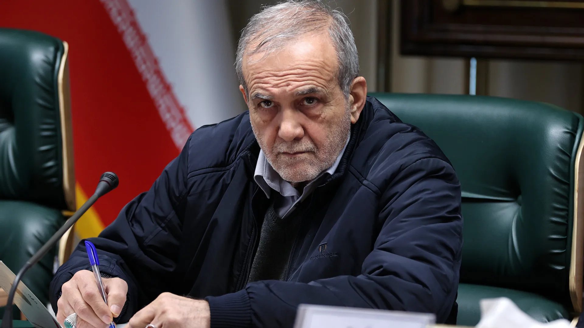 
                    Presidente do Irão condena críticas de Trump a Papa Leão XIV: 