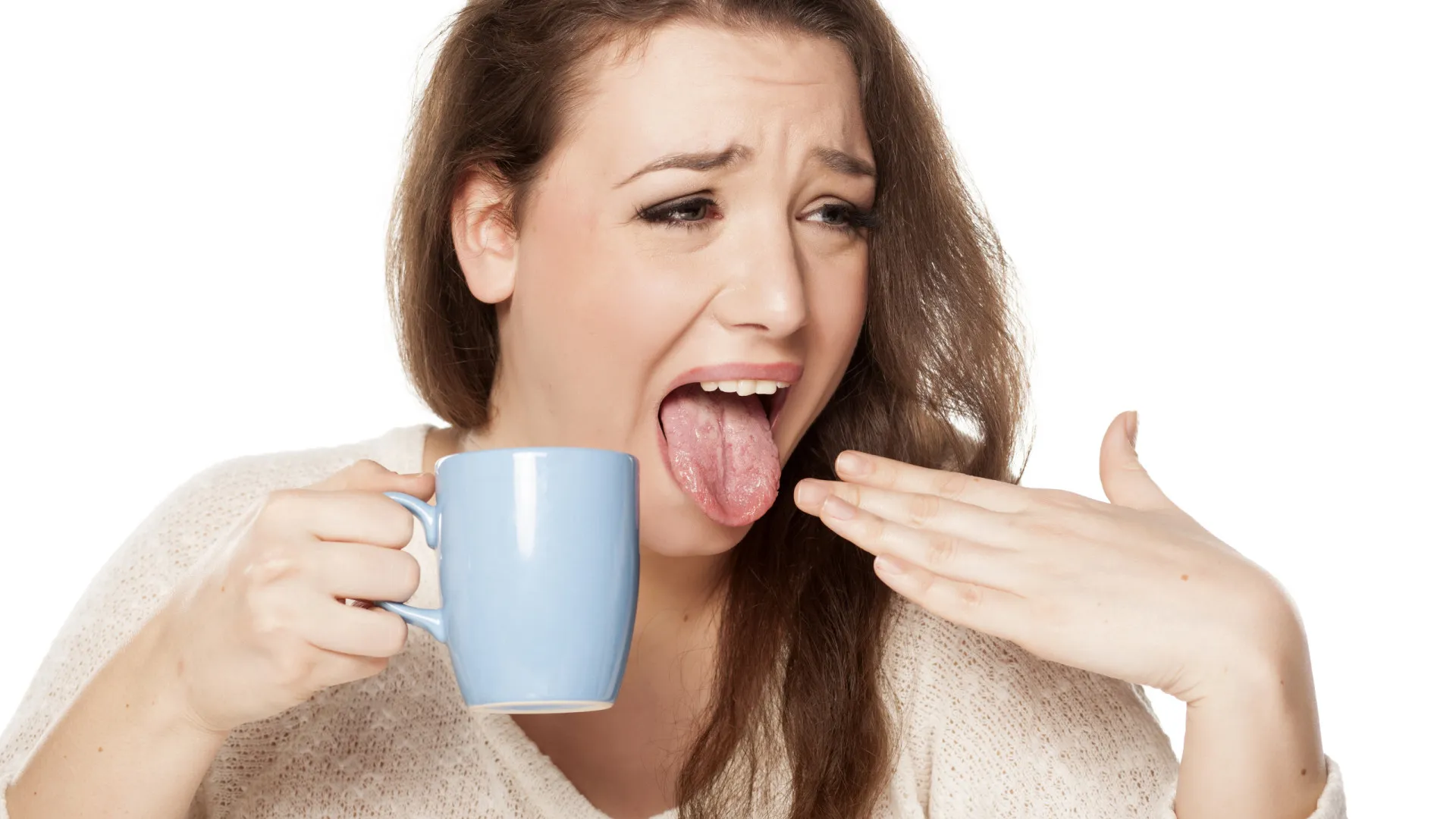 Queimou a língua? Tem de fazer isto! (Eis as soluções e o que evitar)