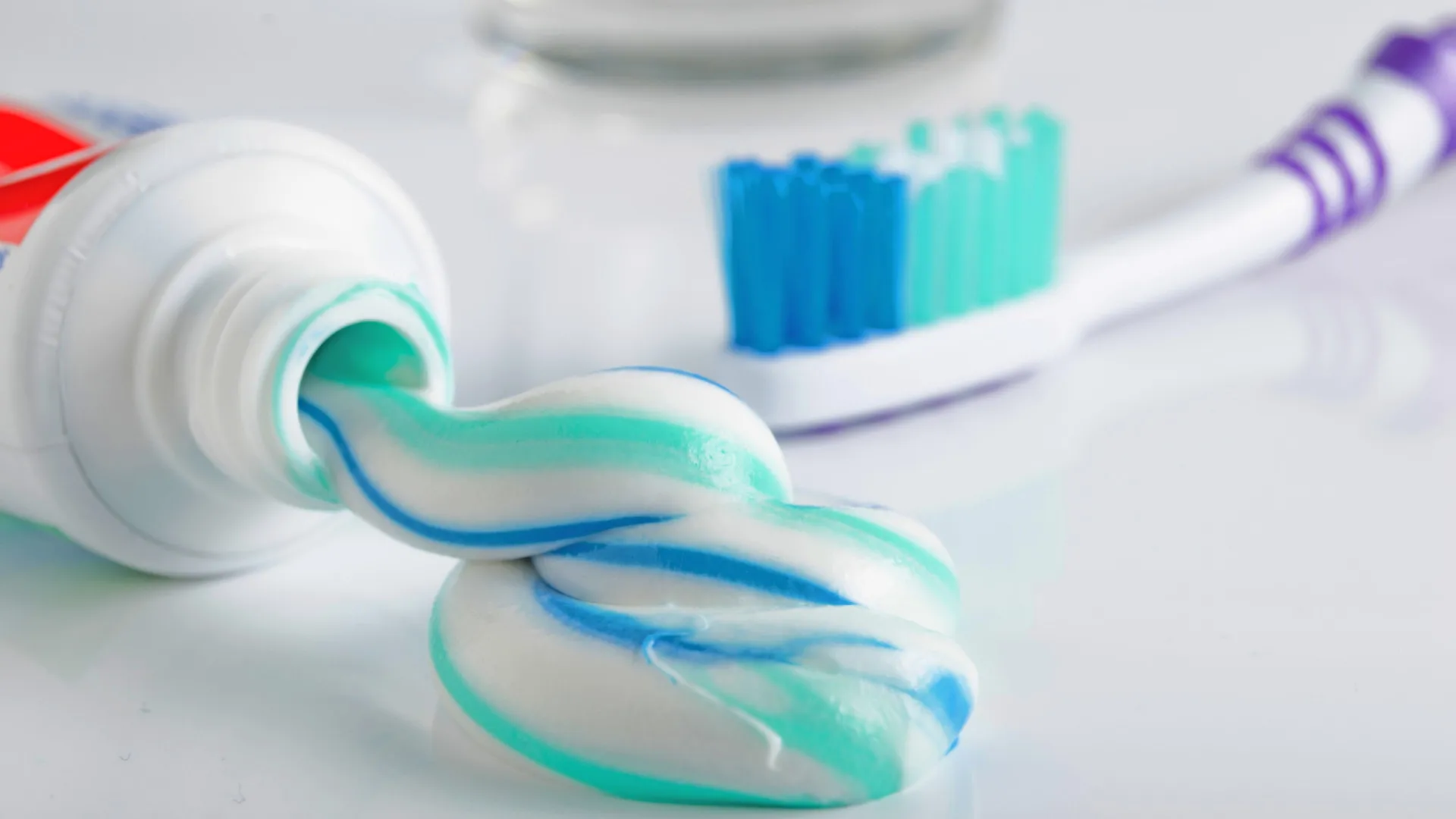 Oito coisas inesperadas que pode fazer em casa com pasta de dentes