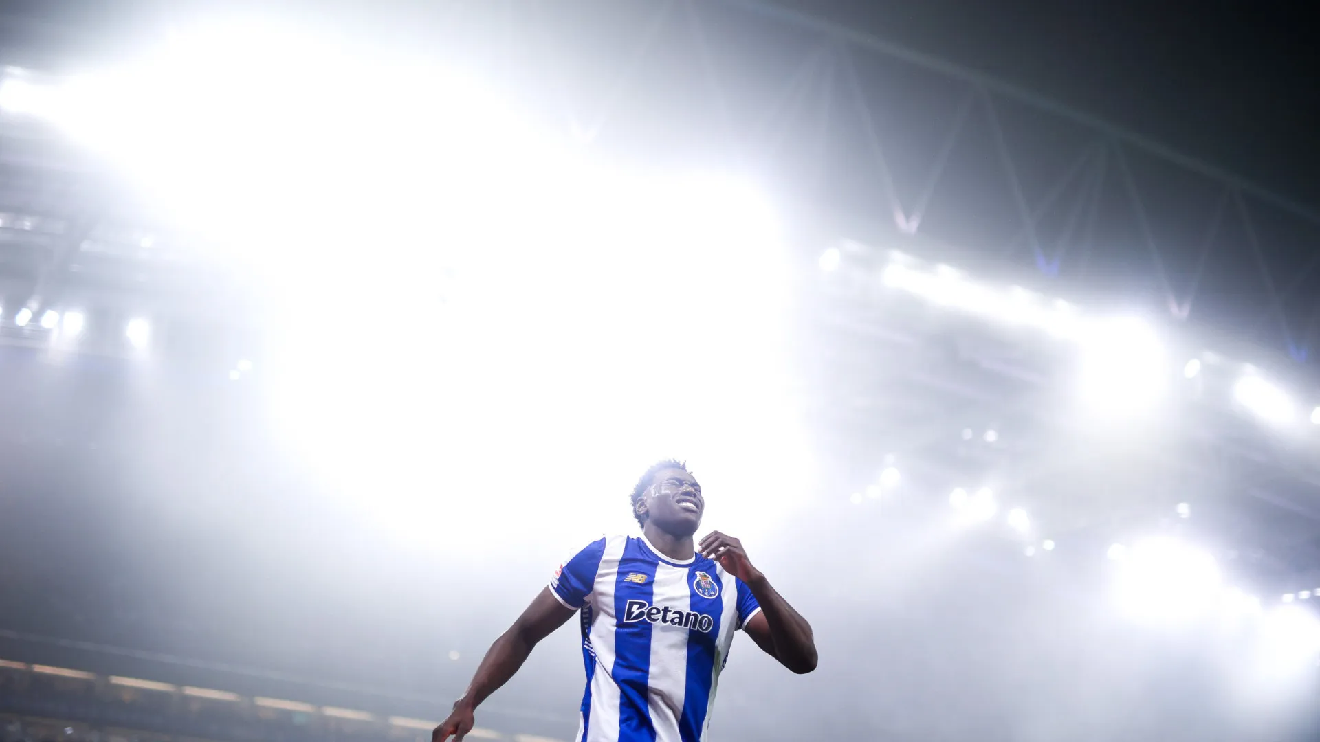 
                    Lesão de Samu motiva reação do plantel do FC Porto: 