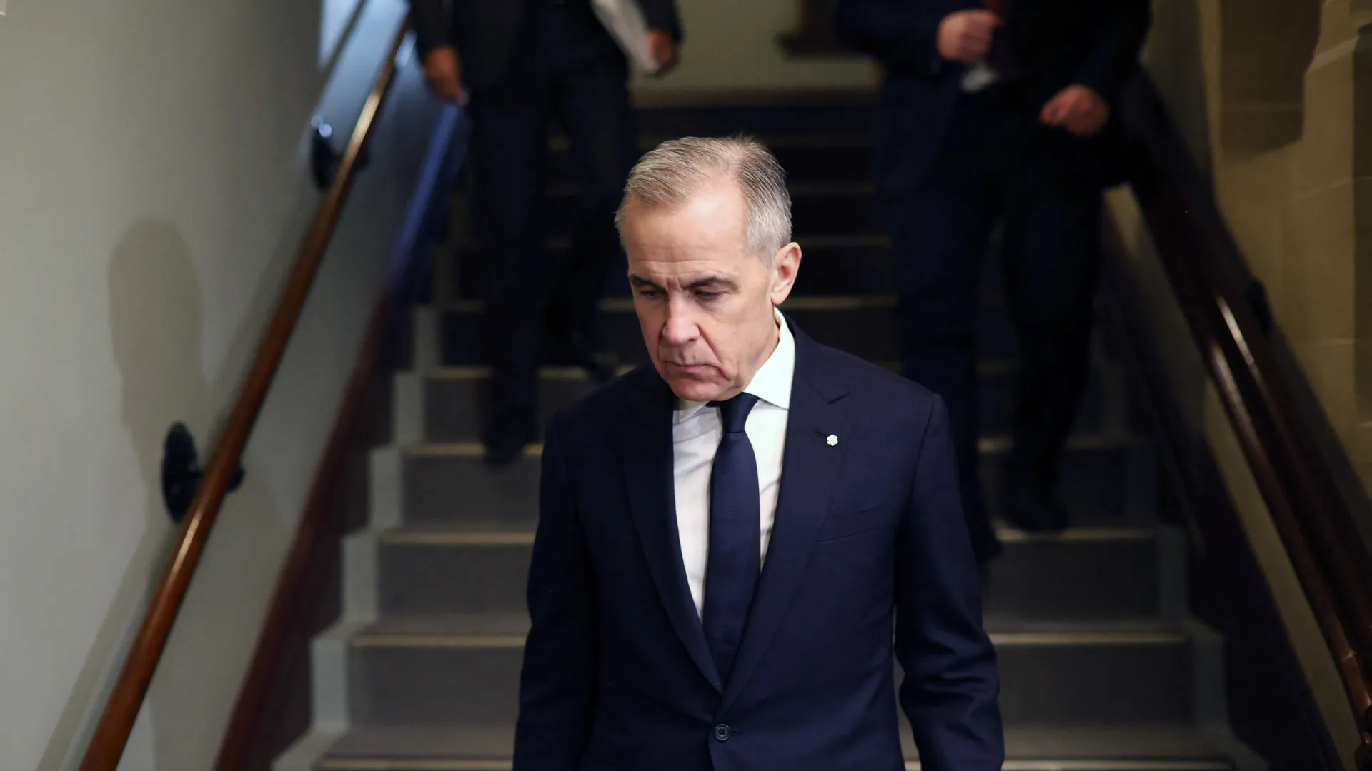 
                    Primeiro-ministro canadiano visita cidade onde 10 foram mortos a tiro
                