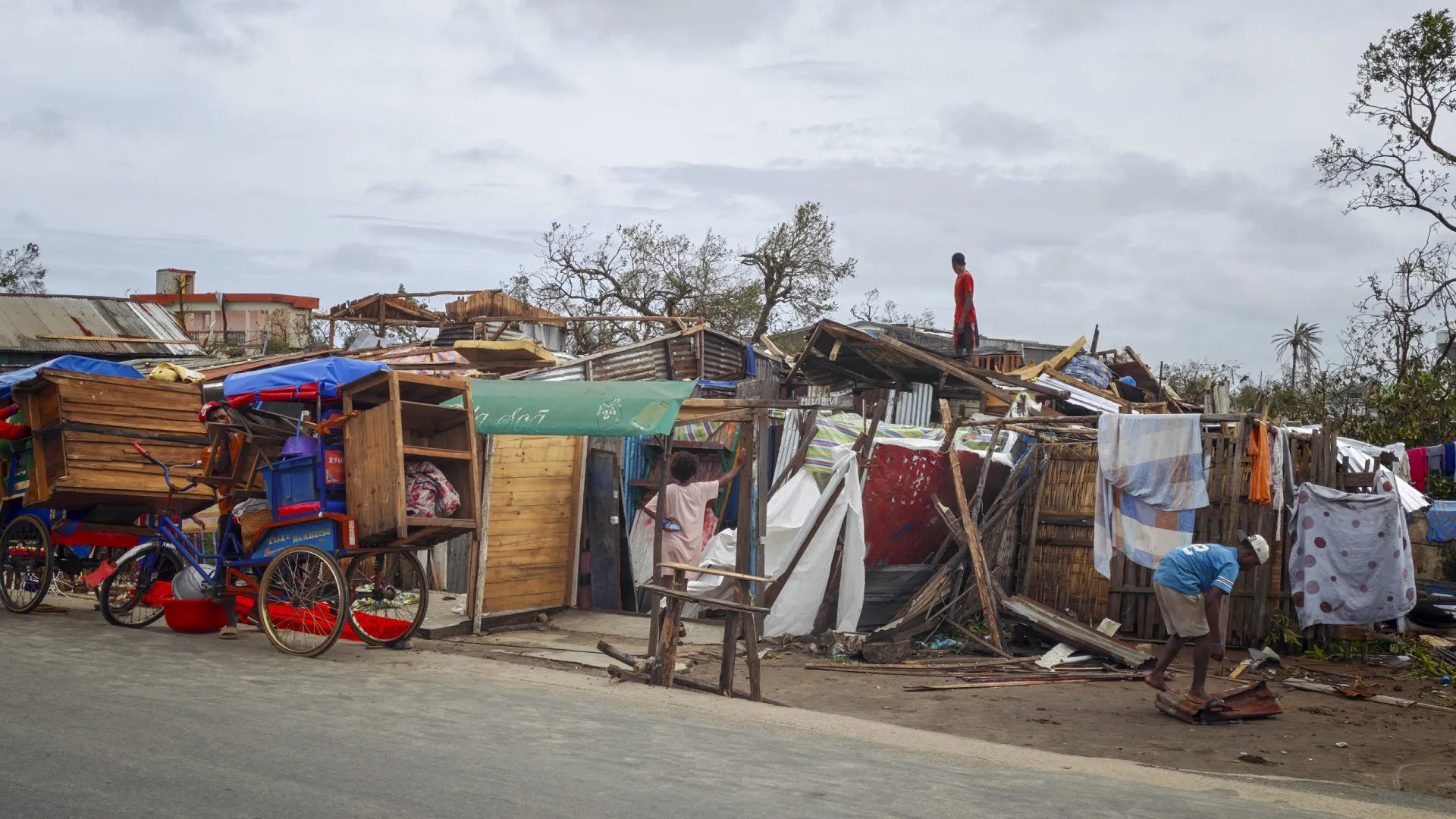
                    Sobe para mais de 30 o número de mortos pelo ciclone Gezani em Madagáscar
                