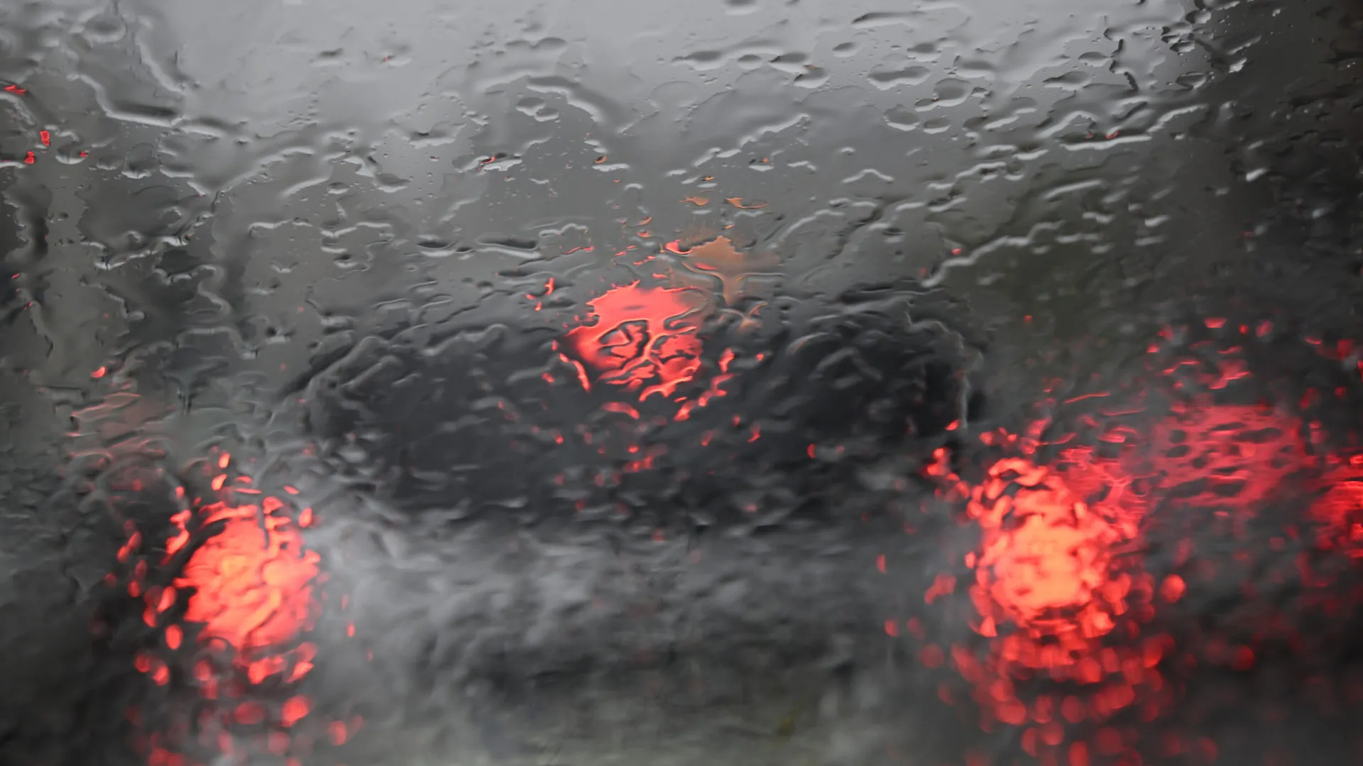 
                    Depressão Oriana não afeta diretamente continente, mas traz chuva e vento
                