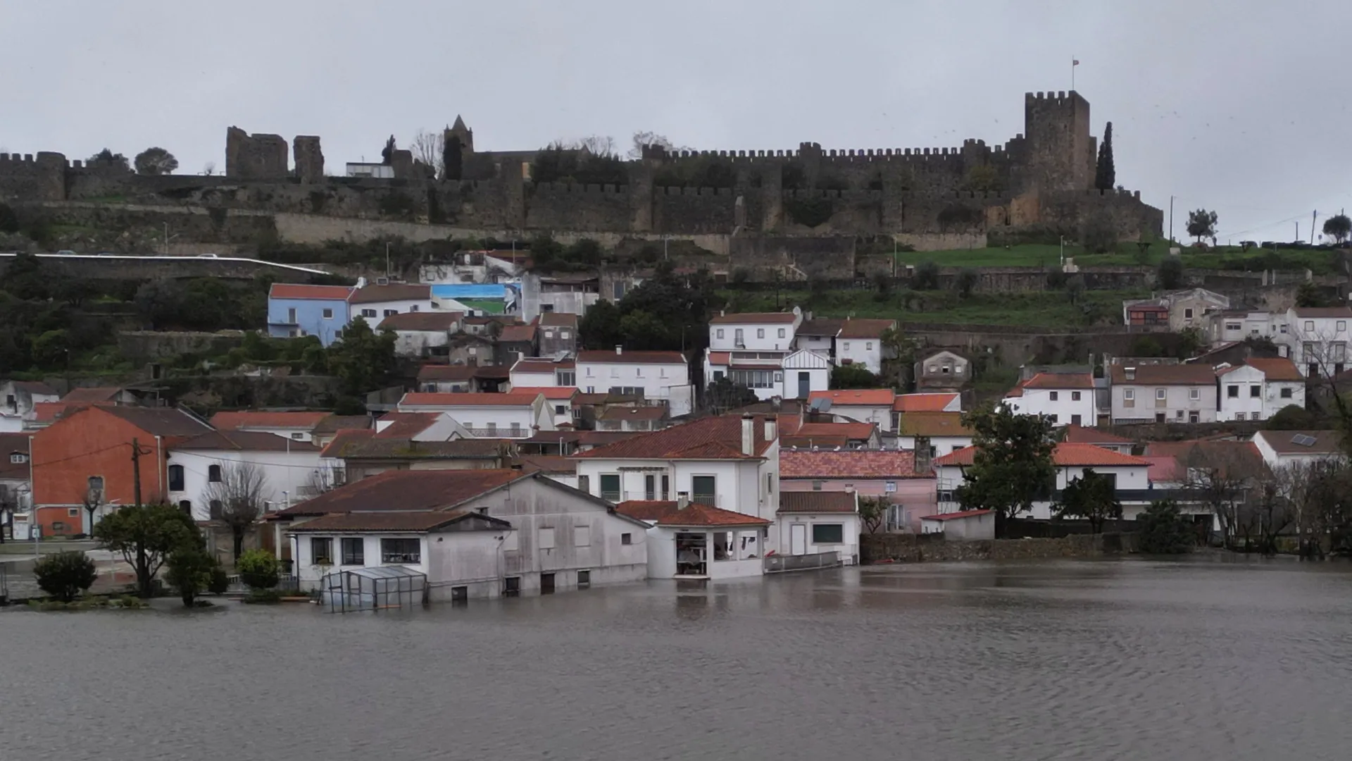 
                    Situação em Montemor-o-Velho está calma, mas continua preocupante
                