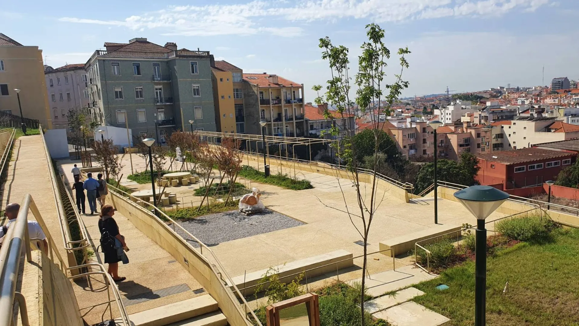 
                    Jardim do Caracol em Lisboa interditado devido a risco de queda de muro
                