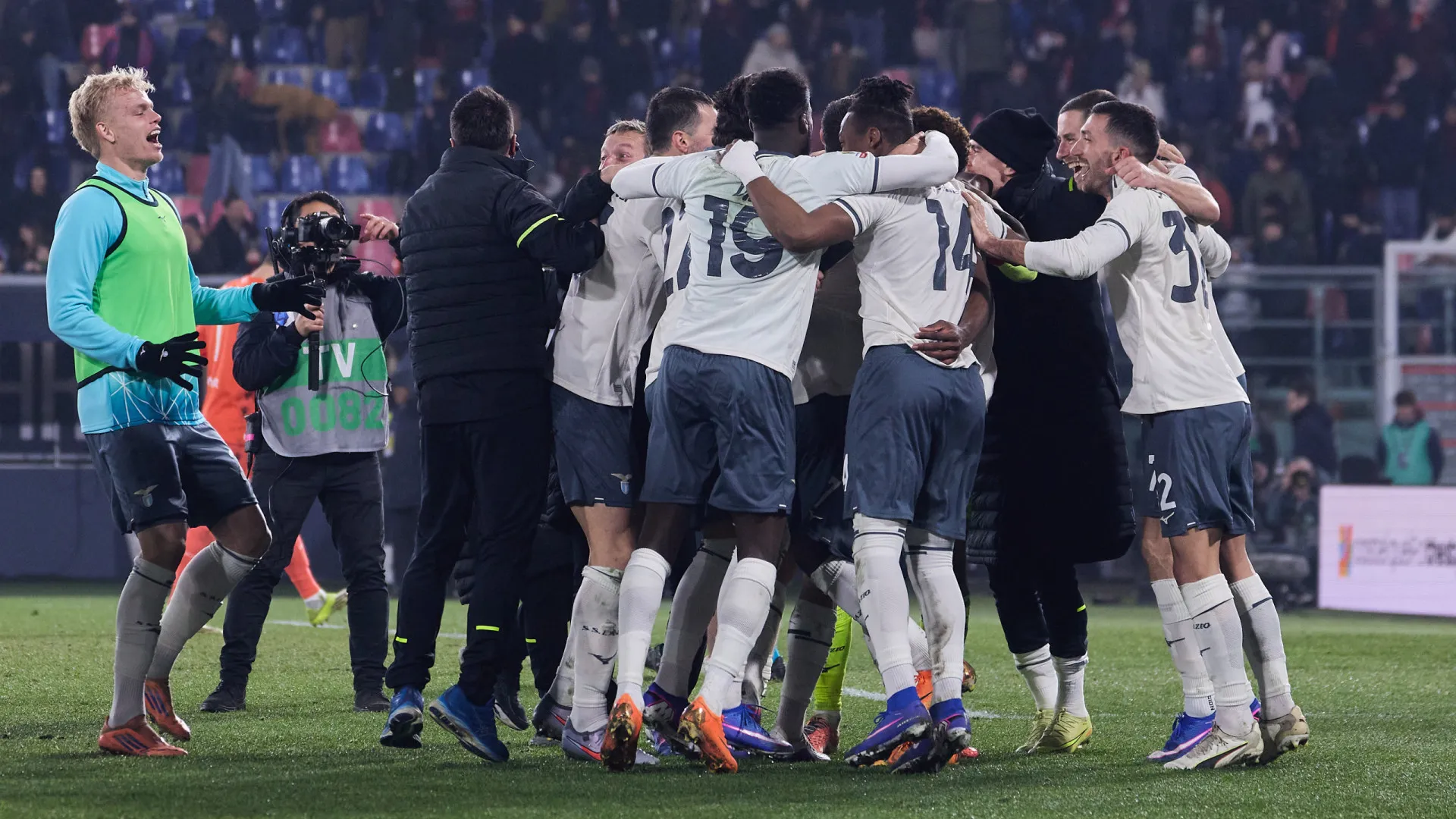 
                    Lazio, de Nuno Tavares, afasta Bologna da Taça, com João Mário no banco
                