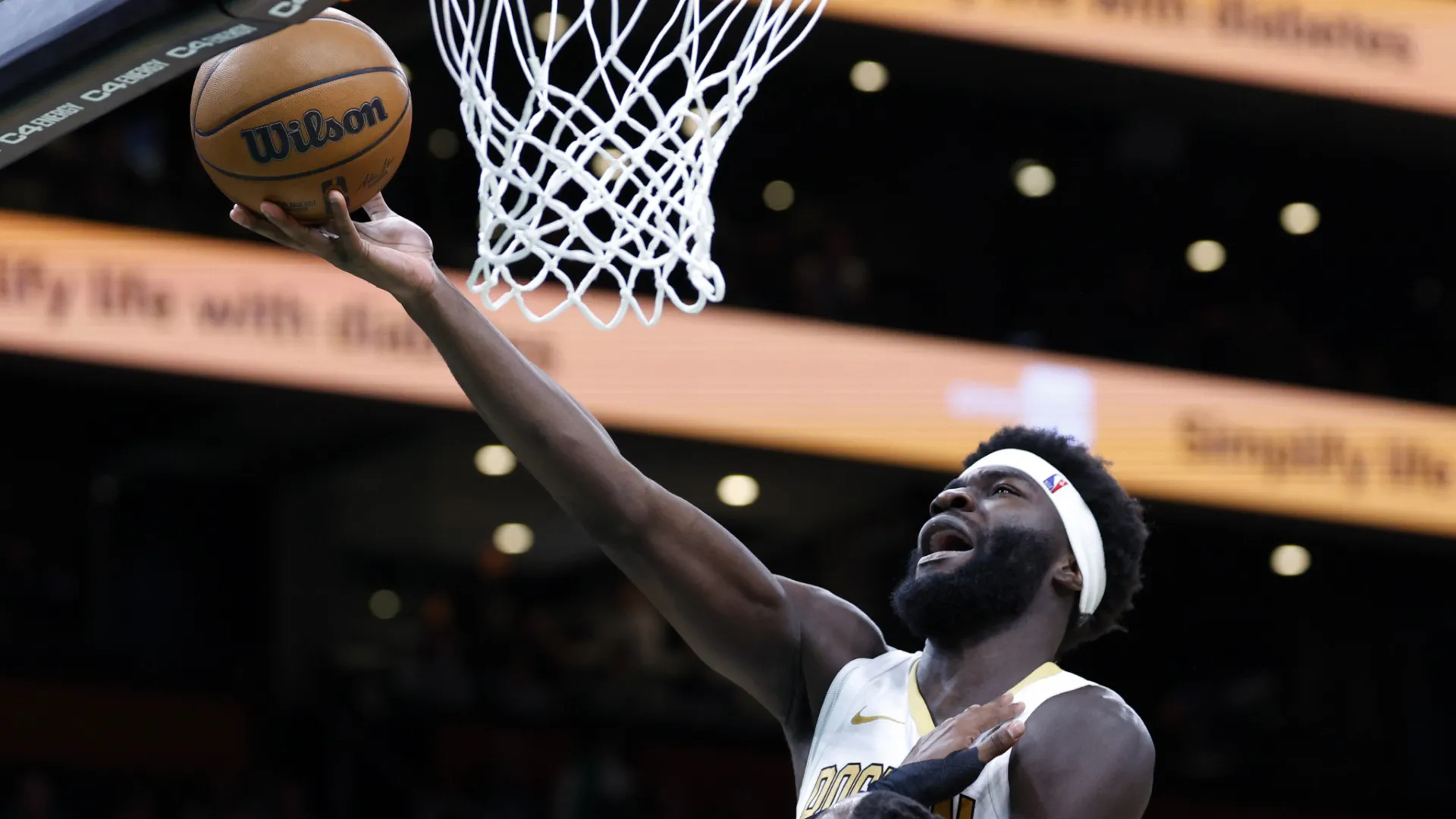 
                    Neemias Queta 'mostra os dentes' a Vucevic na vitória dos Boston Celtics
                