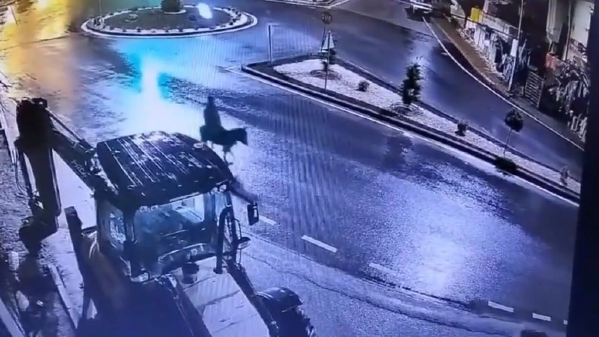 
                    Furta 150g de ouro e foge… num burro. 