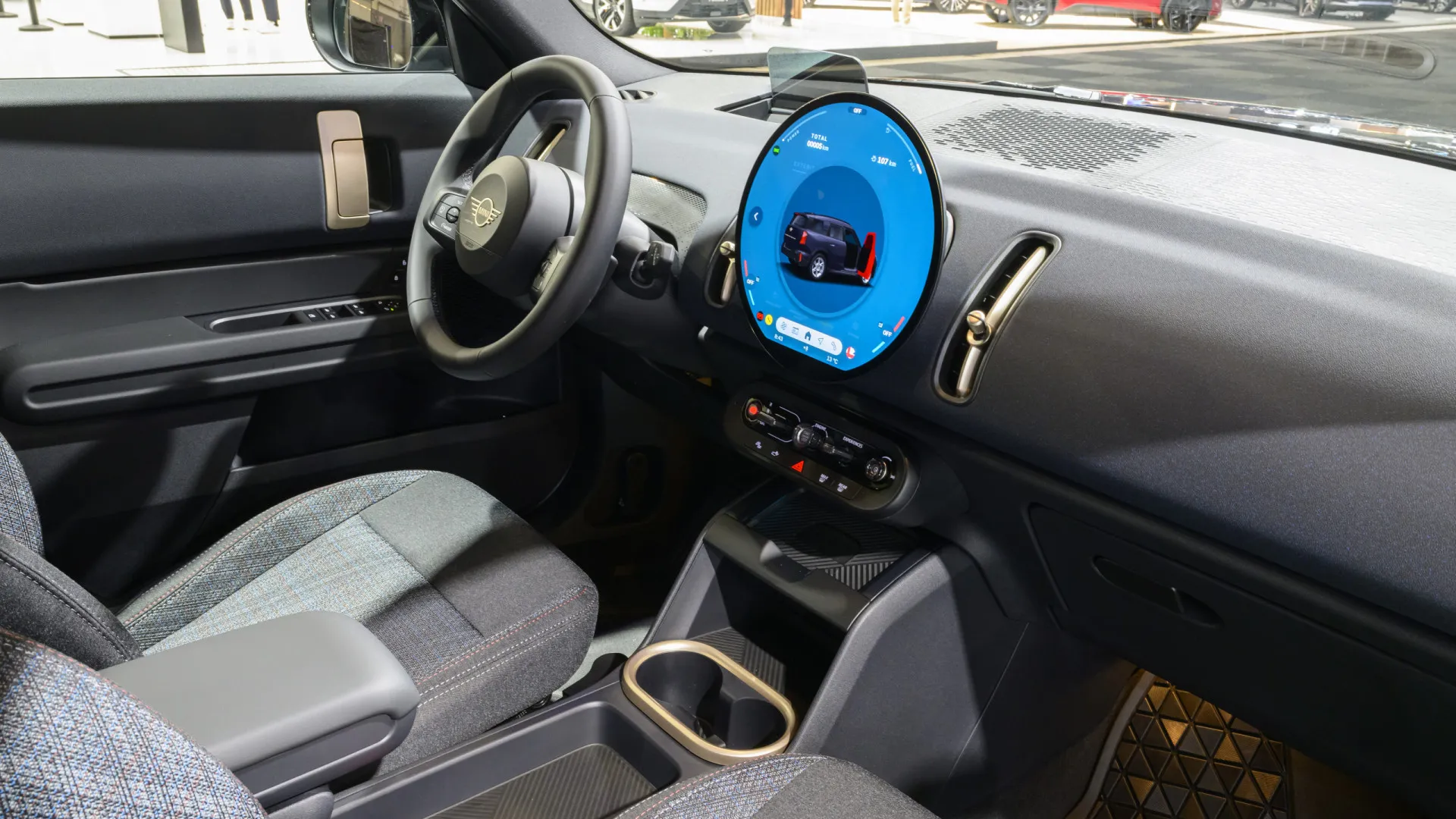 Botões físicos não vão desaparecer dos Mini: "Precisamos de manter..."