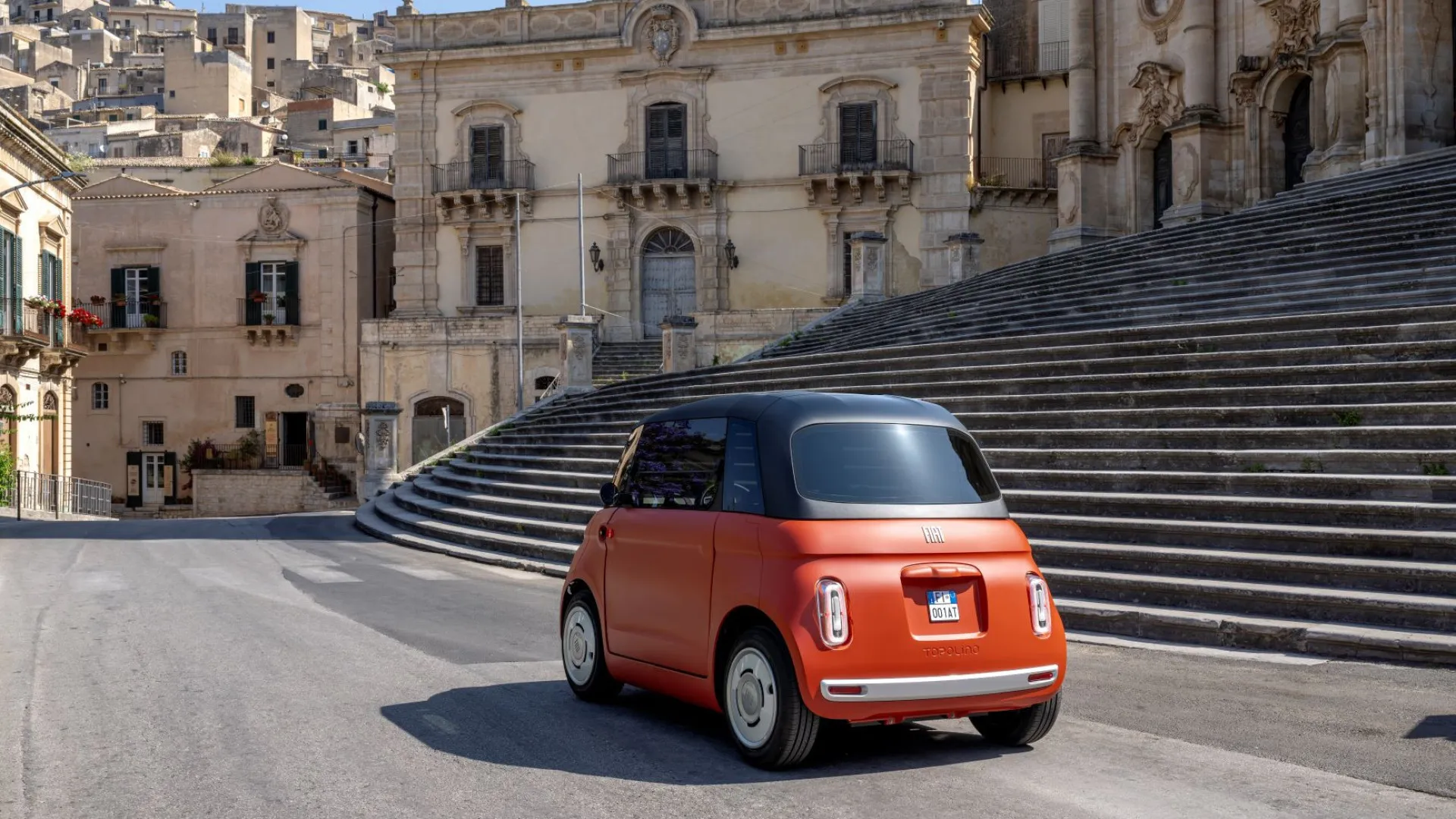 
                    Micromobilidade: Fiat Topolino atualizado chega a Portugal. O que muda?
                