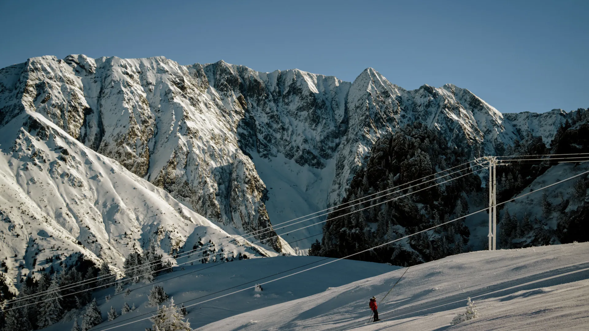 
                    Três esquiadores morrem em avalancha em França
                