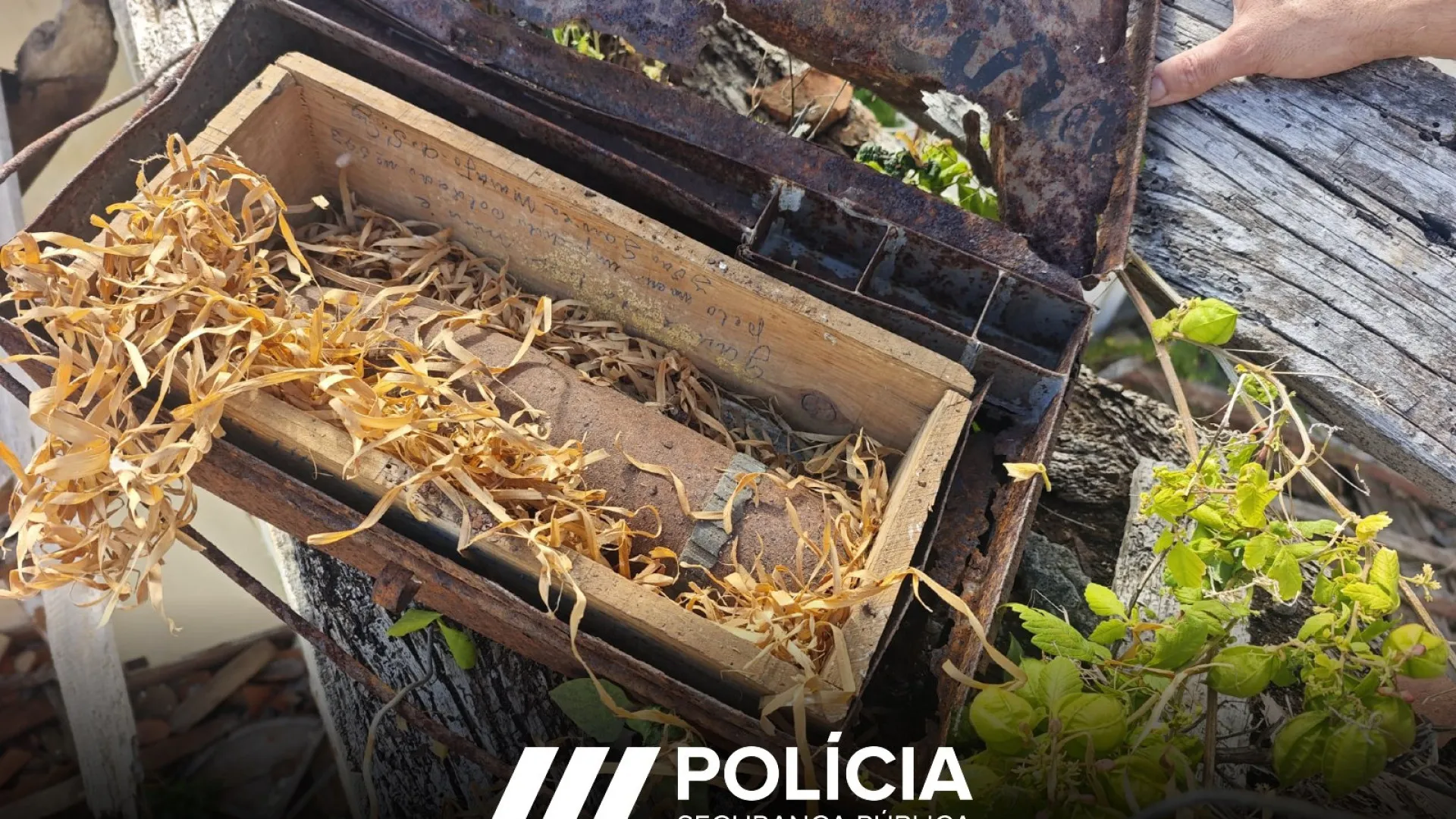 
                    Madeira: Projétil de guerra encontrado em casa devoluta. Remontará a 1930
                