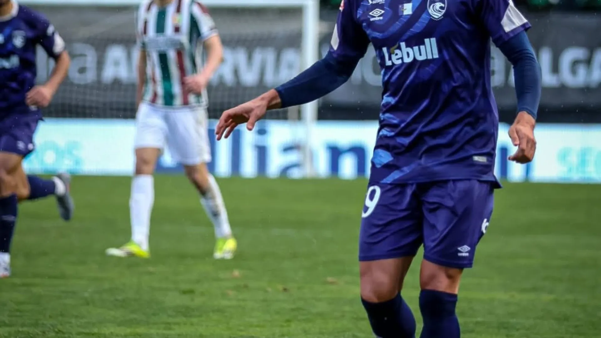 
                    Gonçalo Paciência reconhece derrota: 