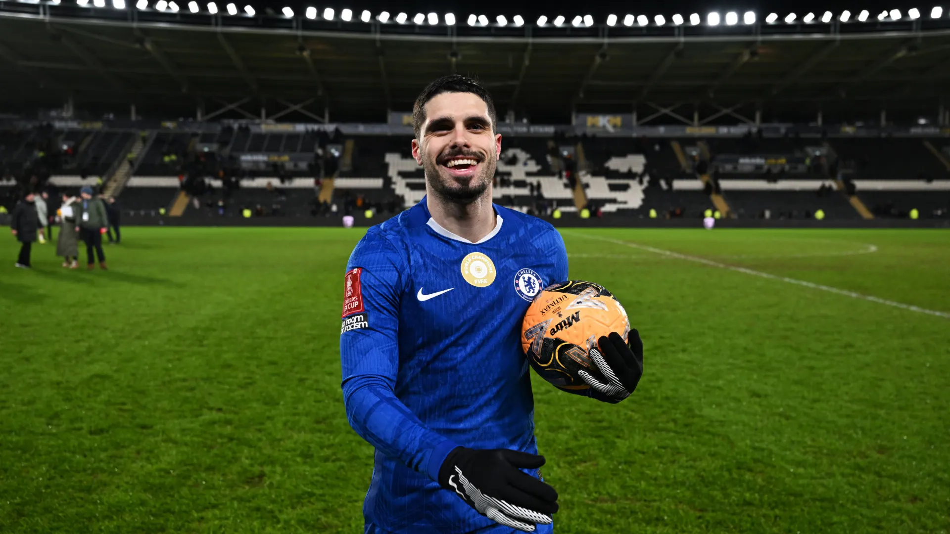 
                    Chelsea nos oitavos de final da Taça com 'show' de Pedro Neto
                