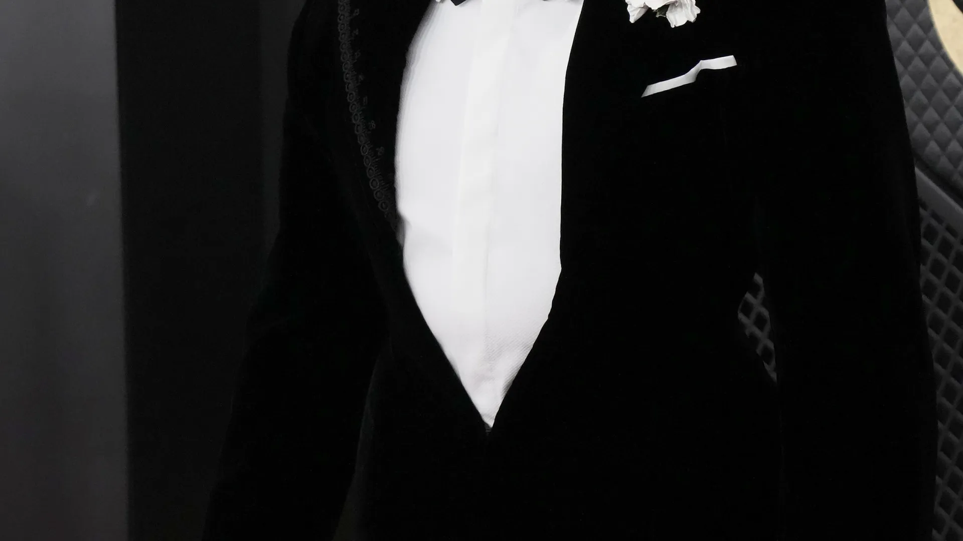 
                    Bad Bunny é o mais velho de três filhos. Conheça os seus irmãos e pais
                