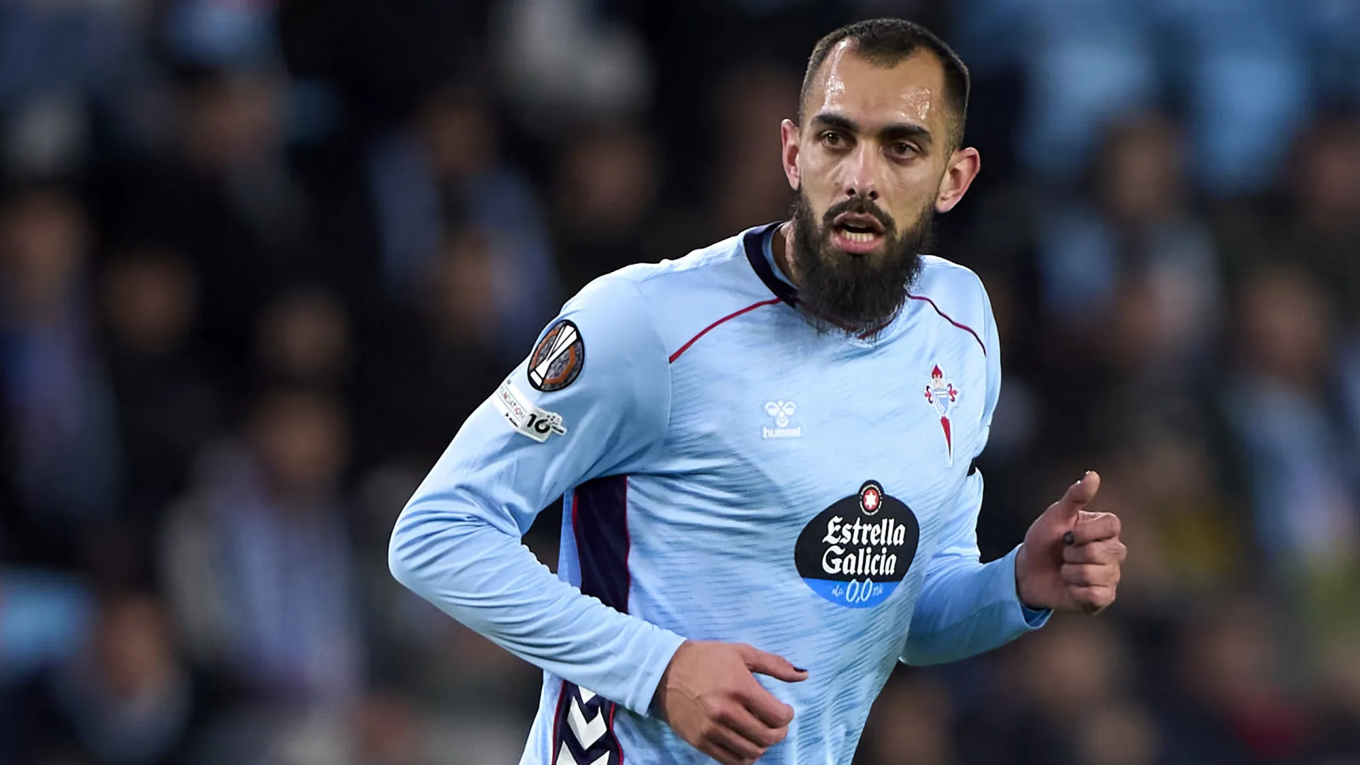 
                    Borja Iglesias diz que relação com o ódio que recebe 