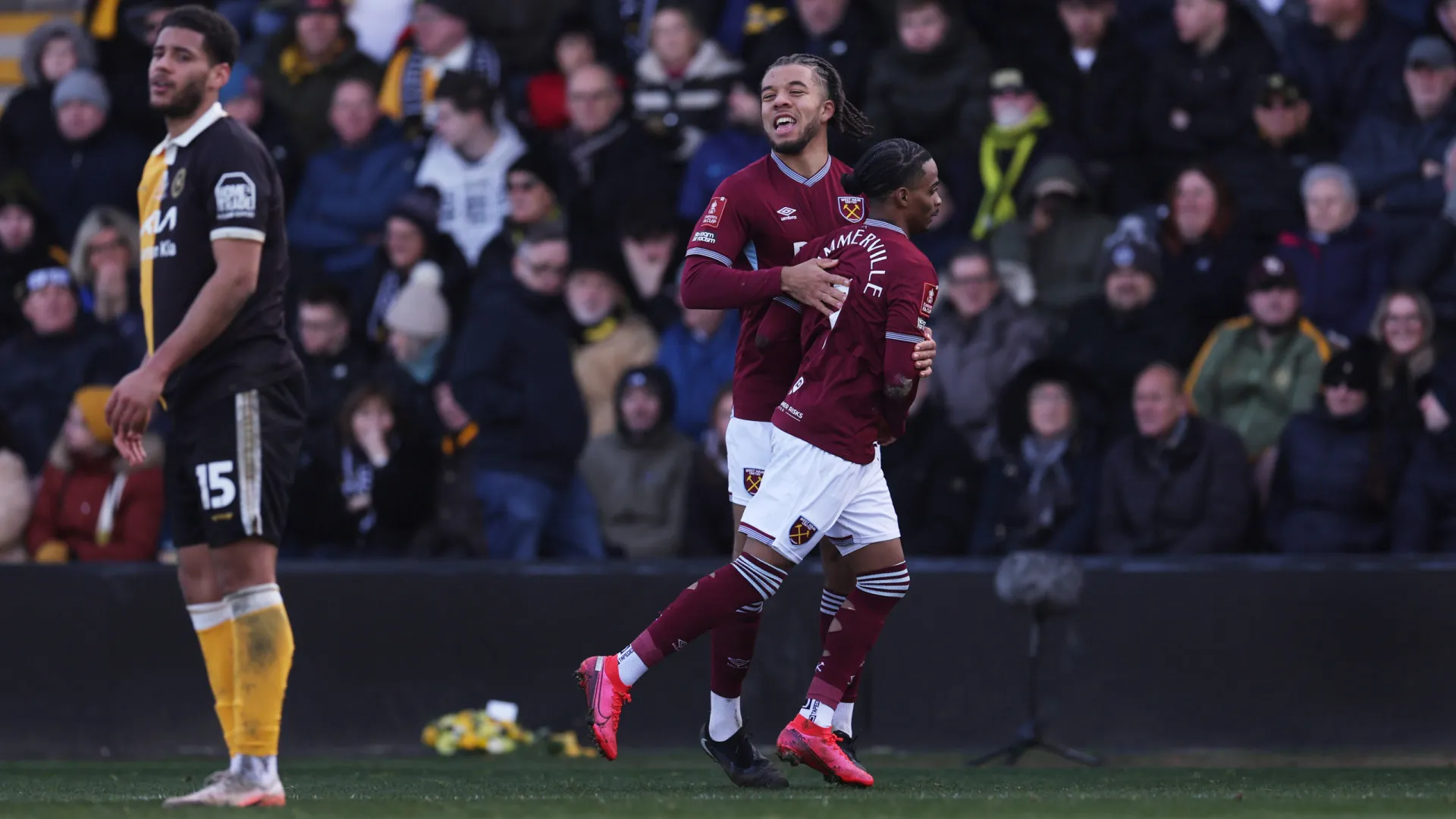 
                    NES respira de alívio. West Ham em frente na Taça de Inglaterra
                