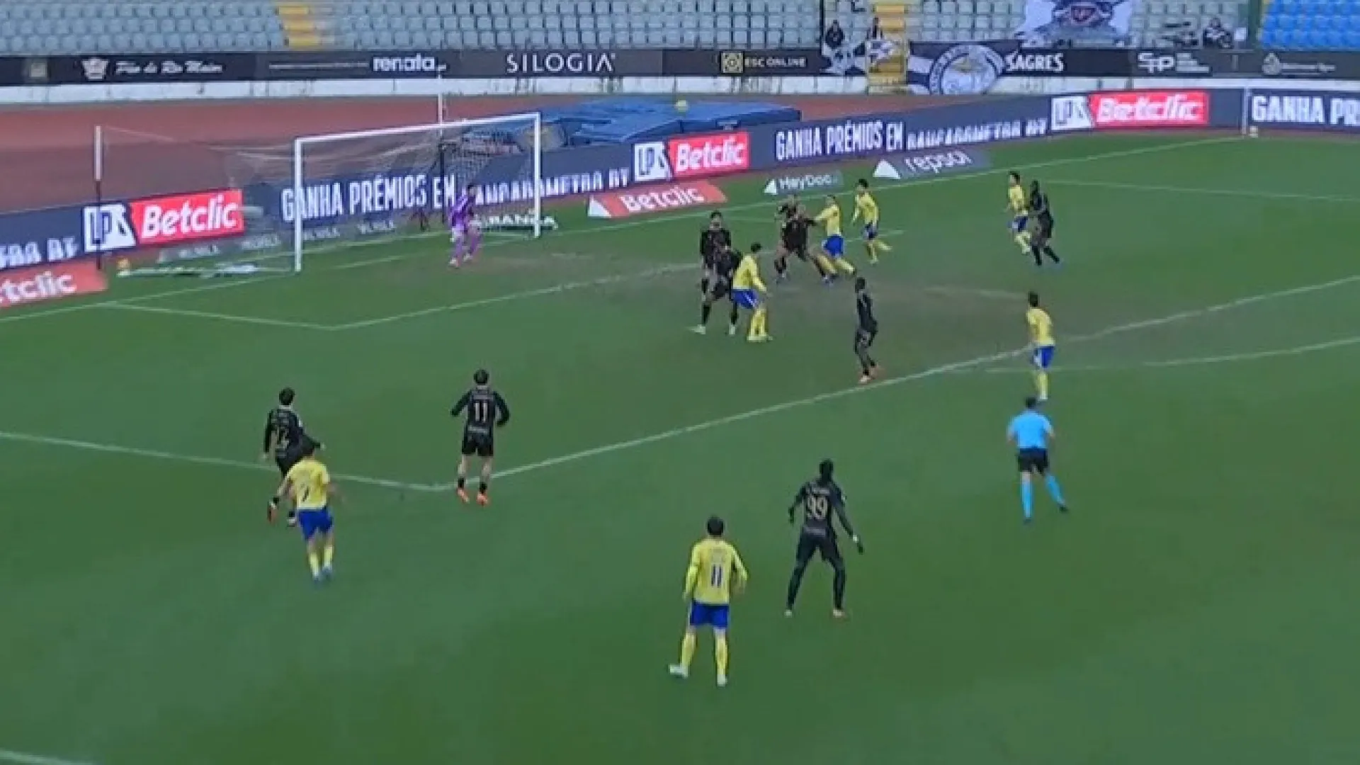 
                    Tem um minuto? Reveja o jogo de loucos entre Casa Pia e Arouca
                