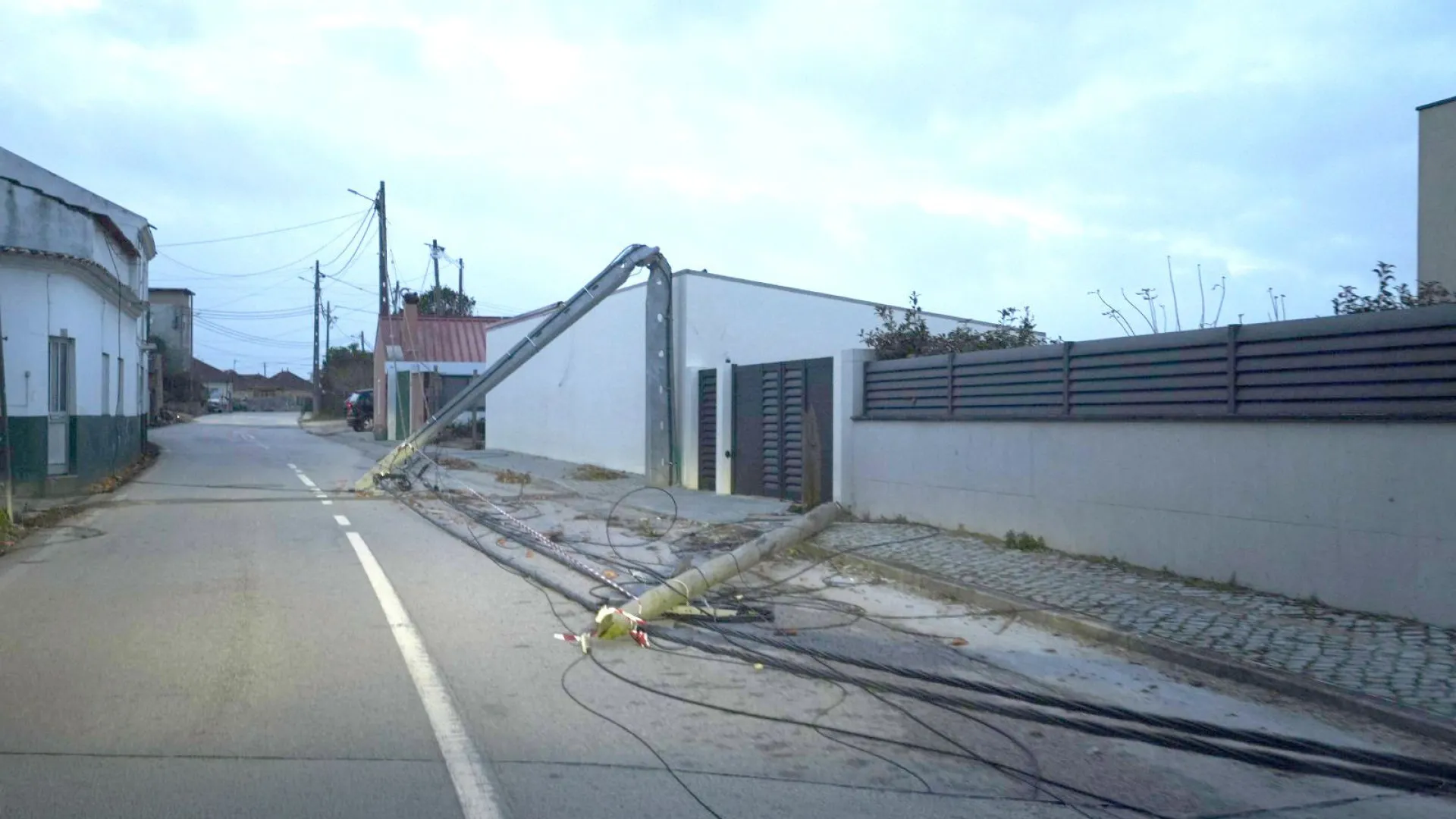 
                    Falta de luz leva à interrupção da votação em Bidoeira de Cima
                