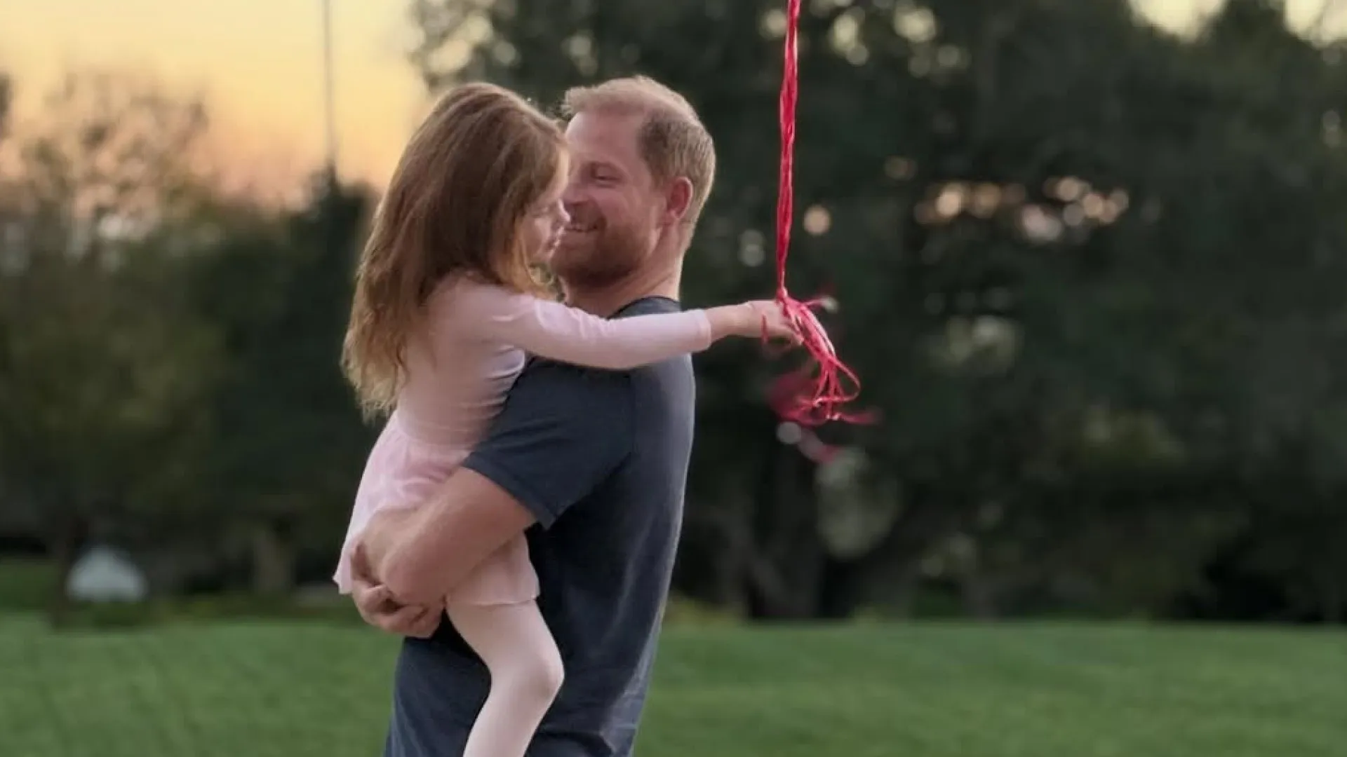 
                    A carinhosa publicação de Meghan Markle no Dia dos Namorados
                