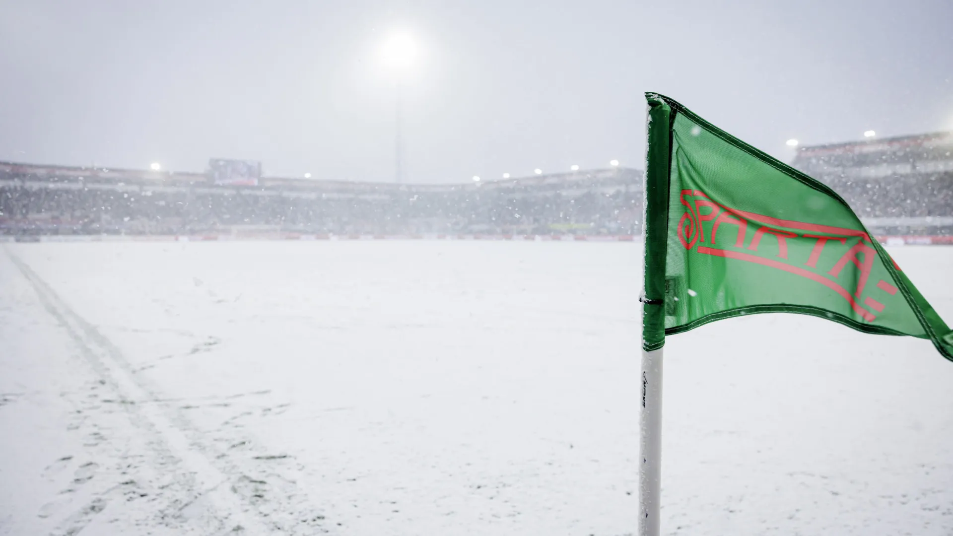 
                    Sparta Roterdão-NEC começou sob um forte nevão e só podia dar nisto
                