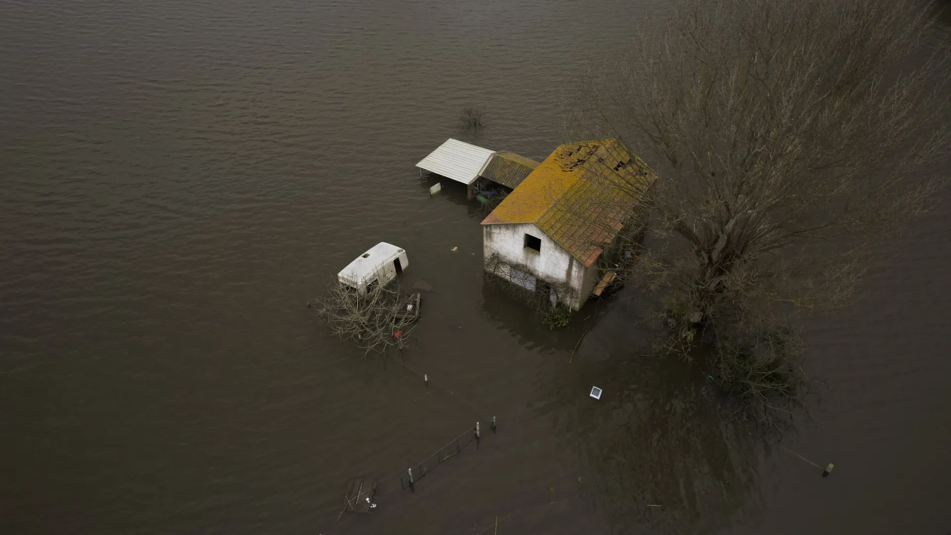 
                    Mau tempo: Seguradoras estimam 750 milhões em danos indemnizáveis
                