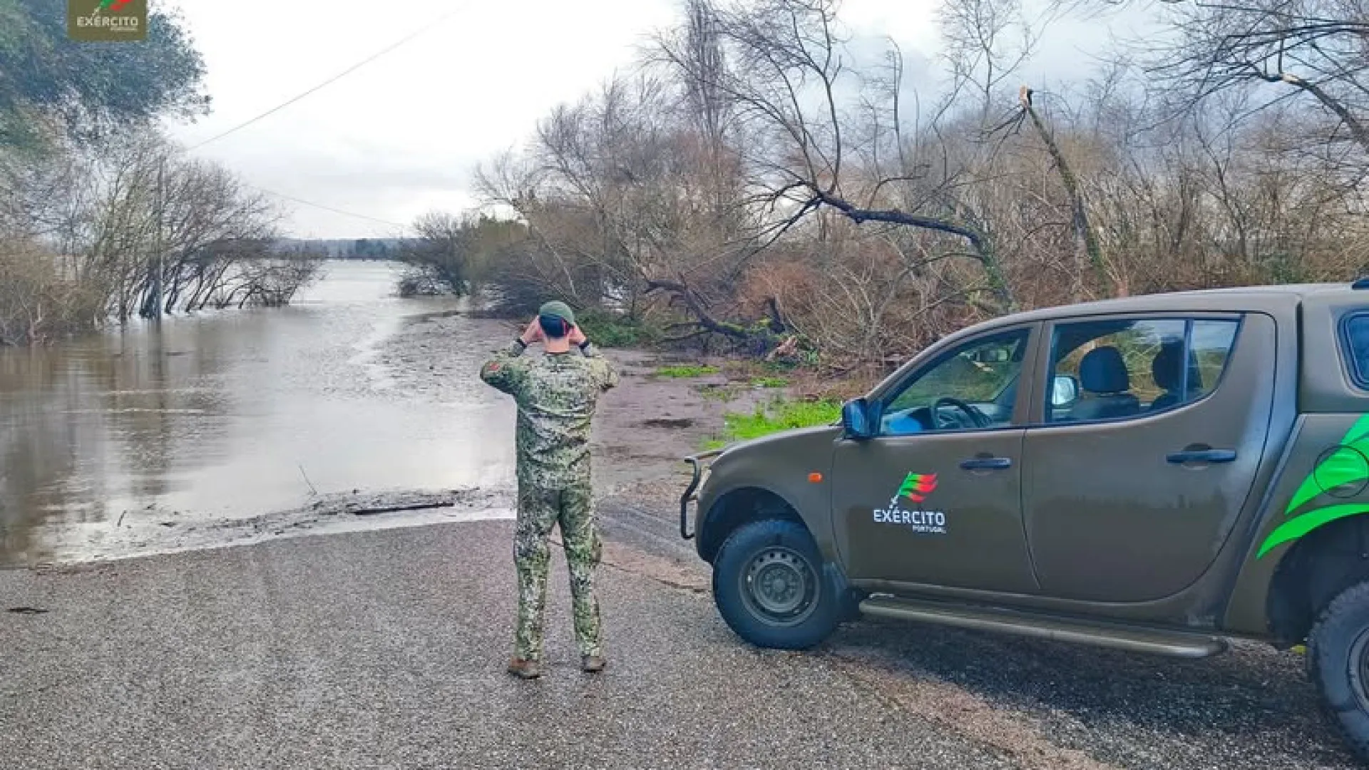 
                    Forças Armadas transportaram eleitores para votar em Alcácer do Sal
                