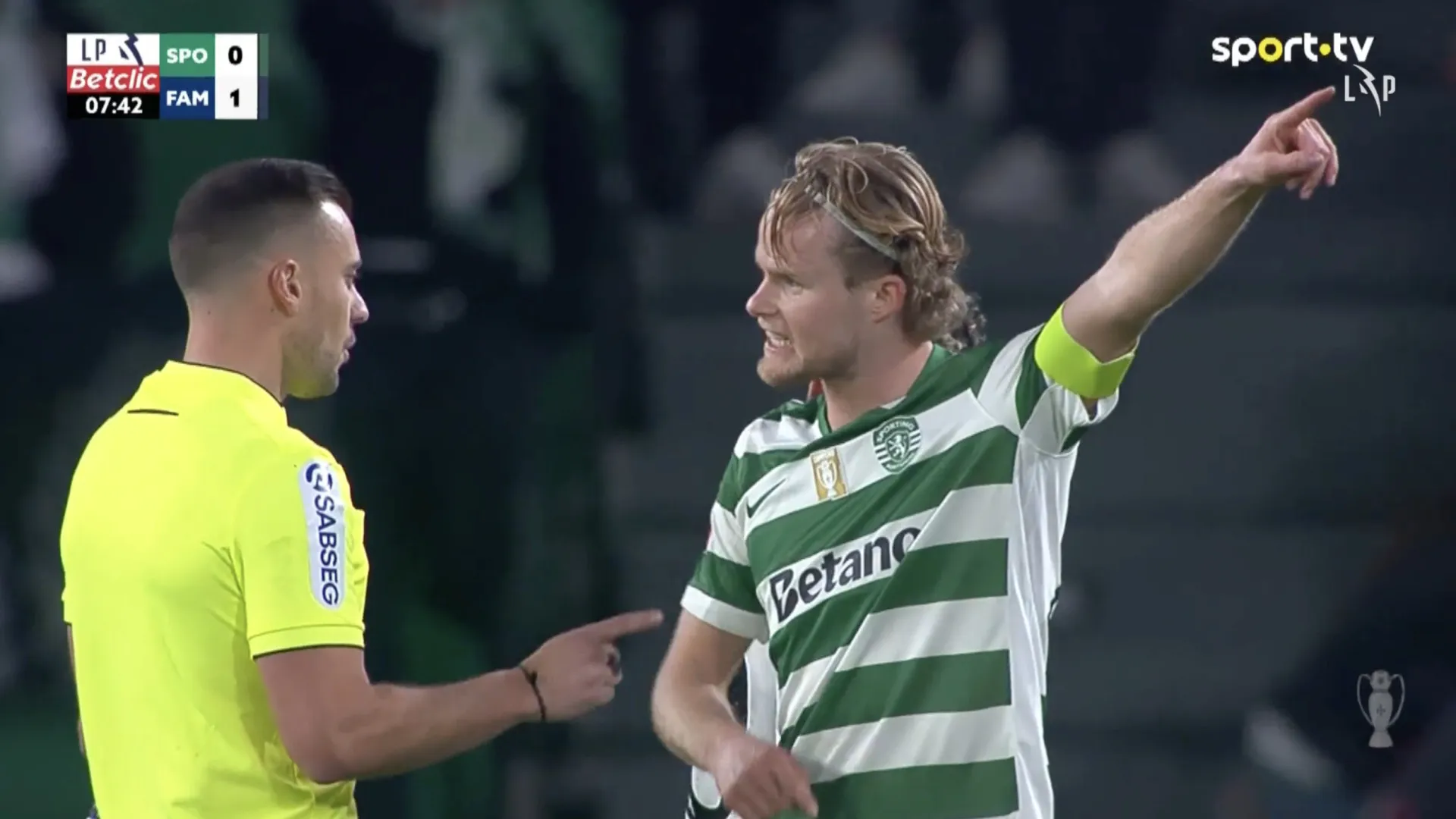 
                    Polémica em Alvalade. O golo anulado ao Famalicão logo a abrir
                