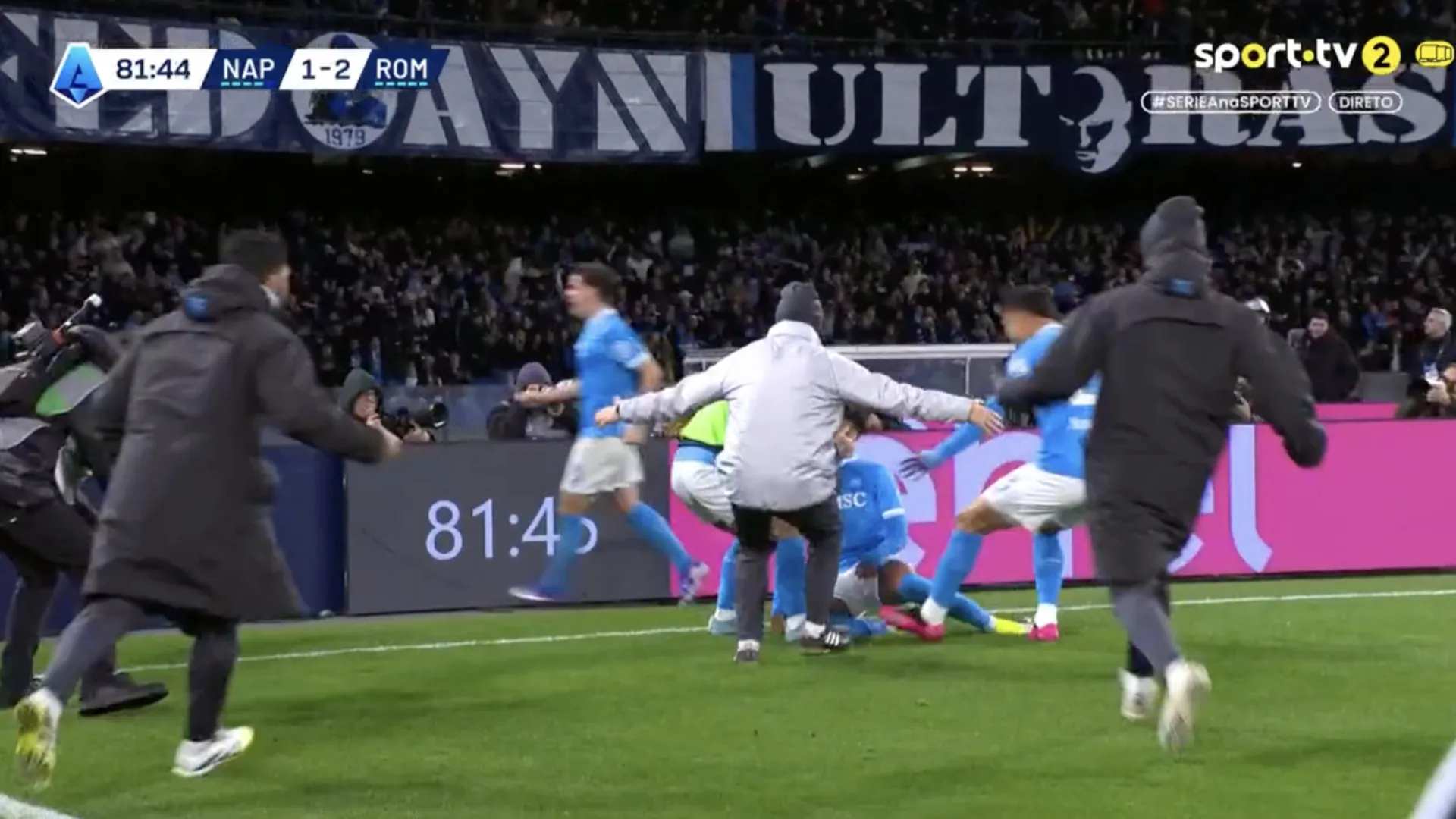 
                    Novo clube, velhos hábitos. Alisson Santos entra e resolve Napoli-AS Roma
                