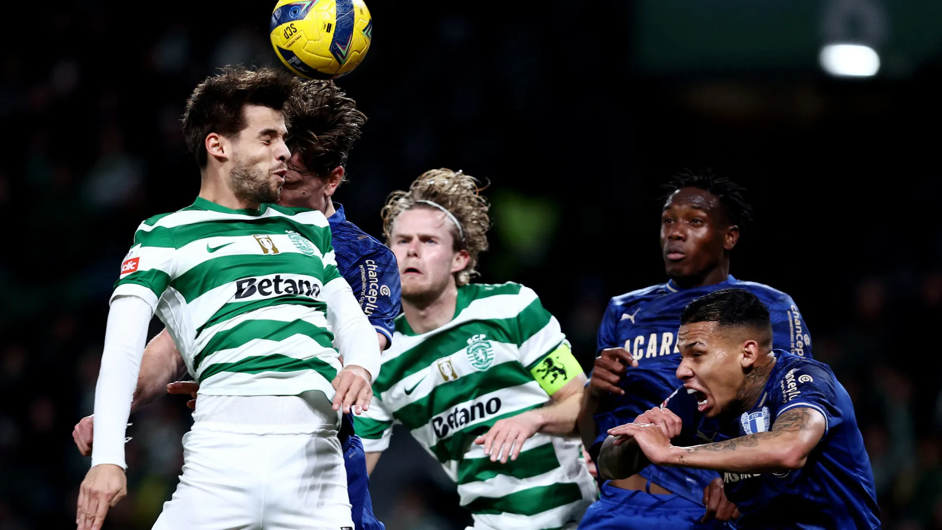 
                    EM DIRETO: Sporting fecha sofrimento dos 'grandes' em dia de surpresa
                