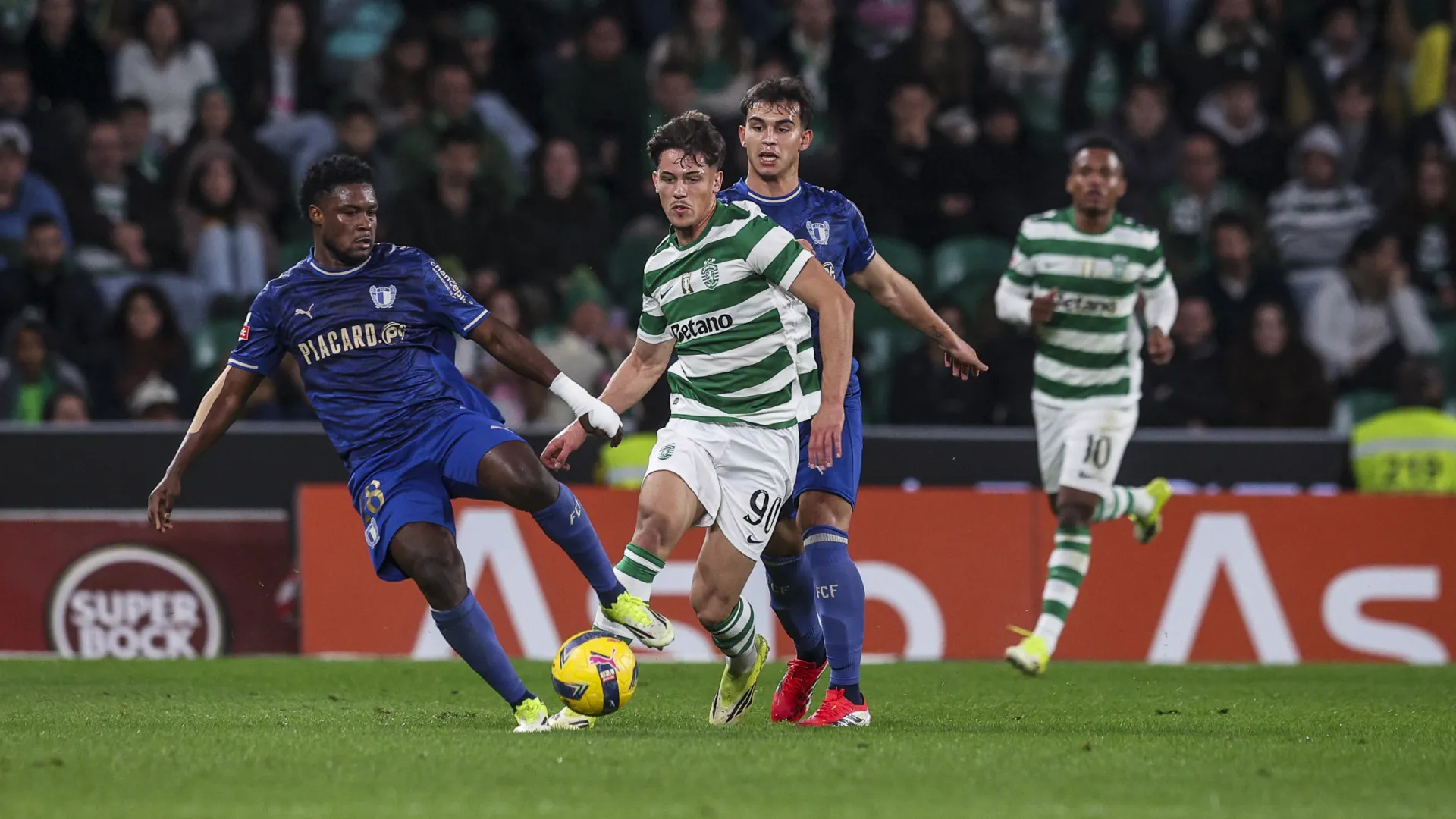 
                    Estreou-se pelo Sporting em Alvalade e atira: 