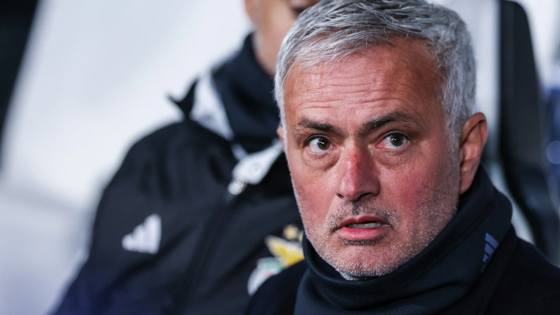 
                    Da cláusula ao telefonema: Mourinho continua no radar do Real Madrid
                