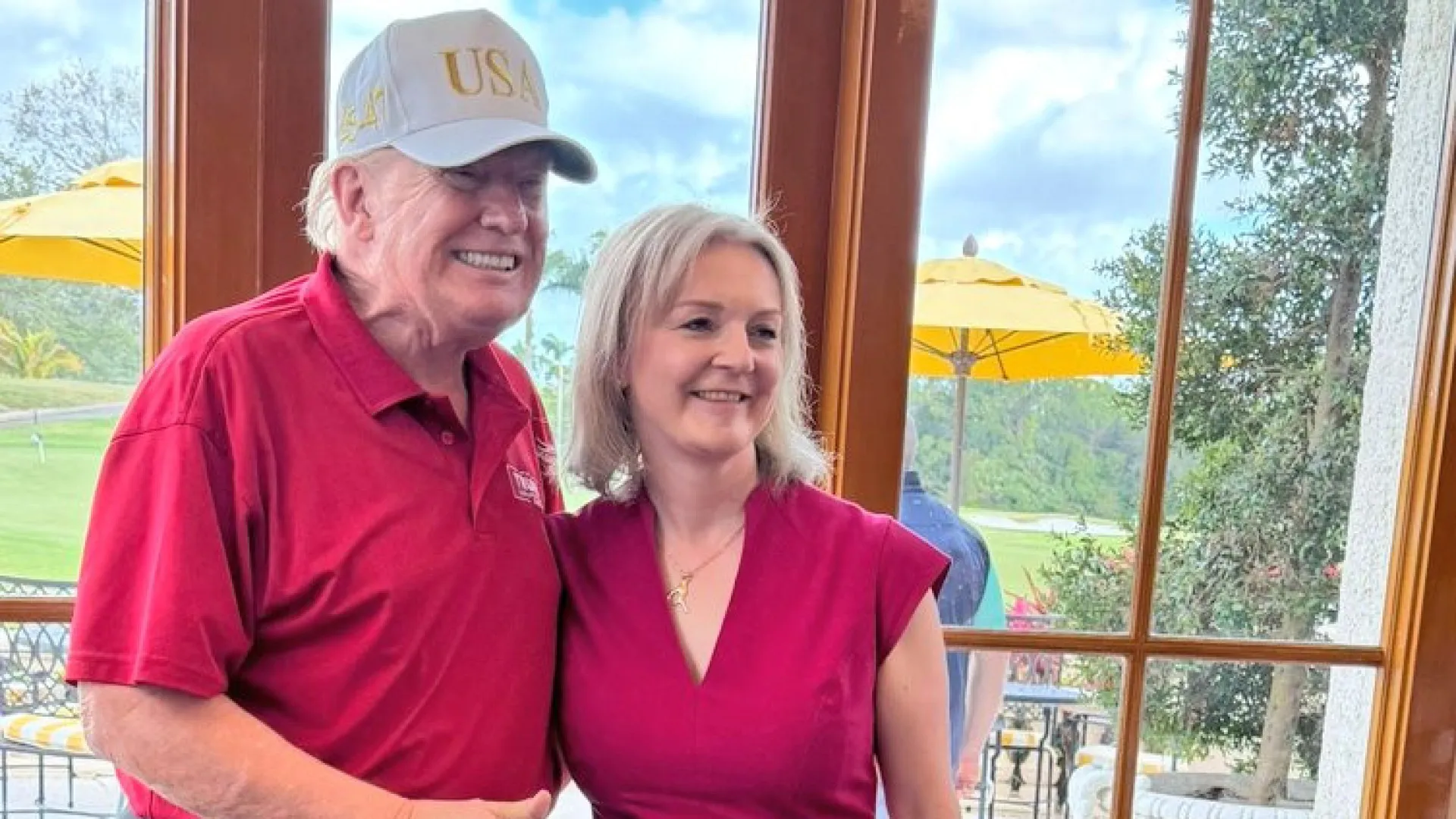 
                    Ex-primeira-ministra britânica encontra-se com Trump: 