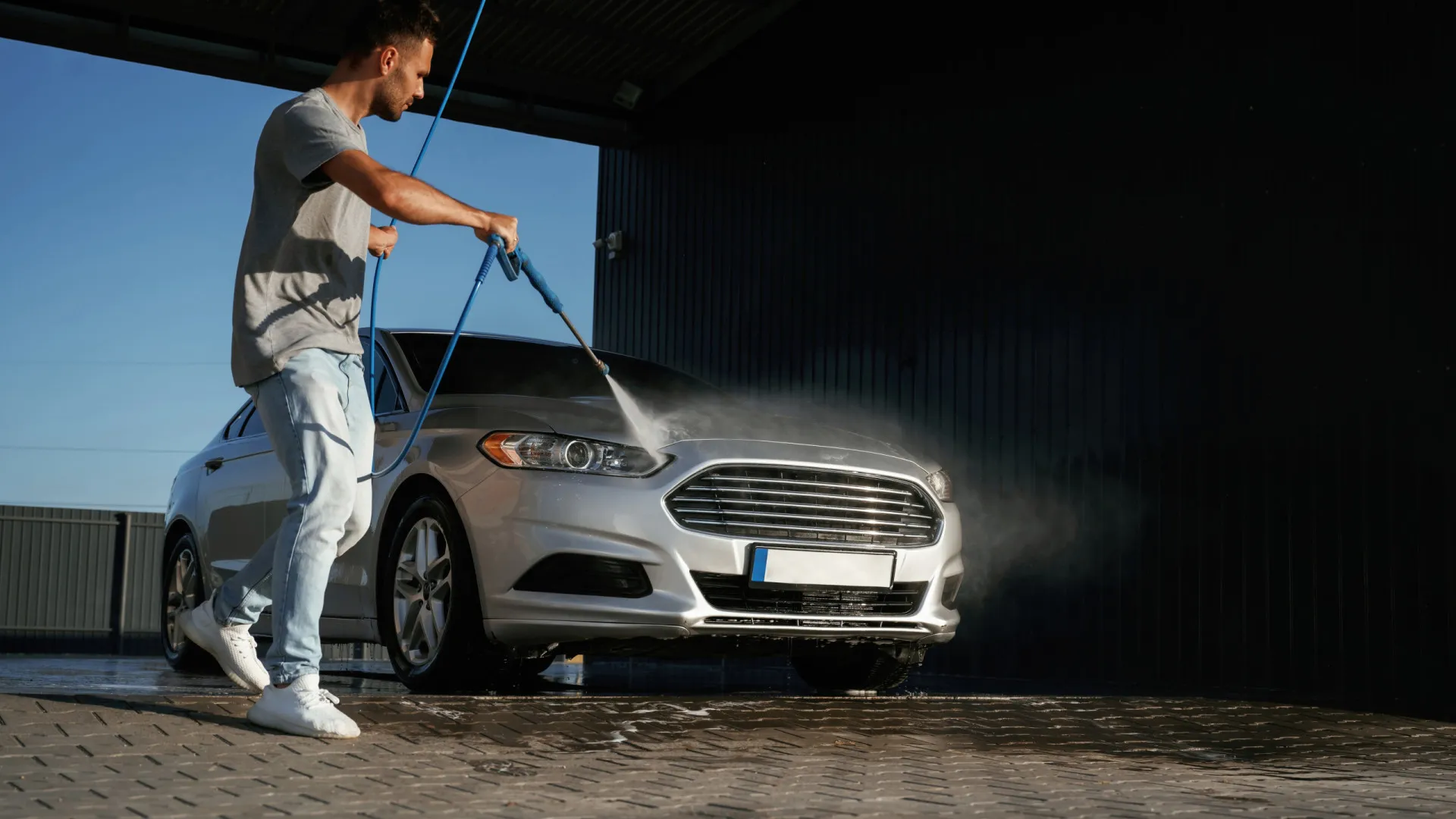 
                    Com que frequência se deve lavar o carro no inverno?
                