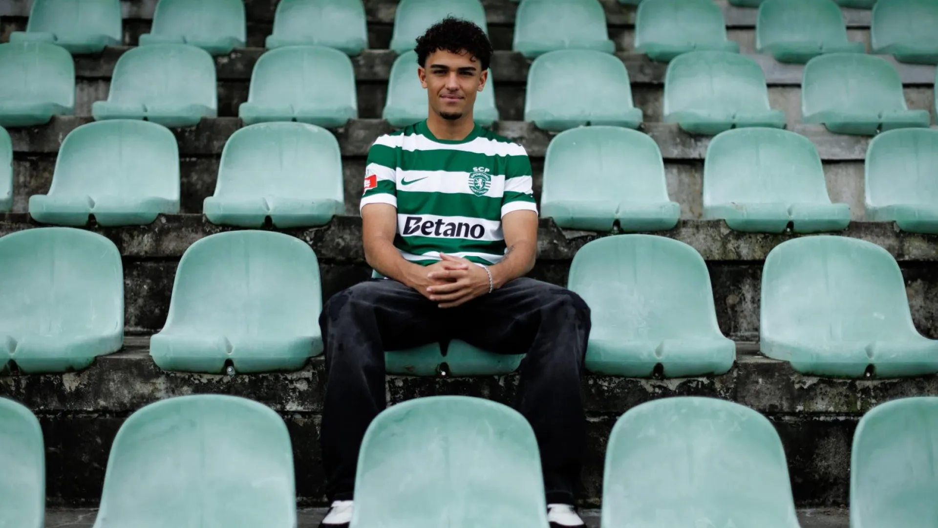 Oficial: Sporting renova contrato com o avançado Gabriel Silva