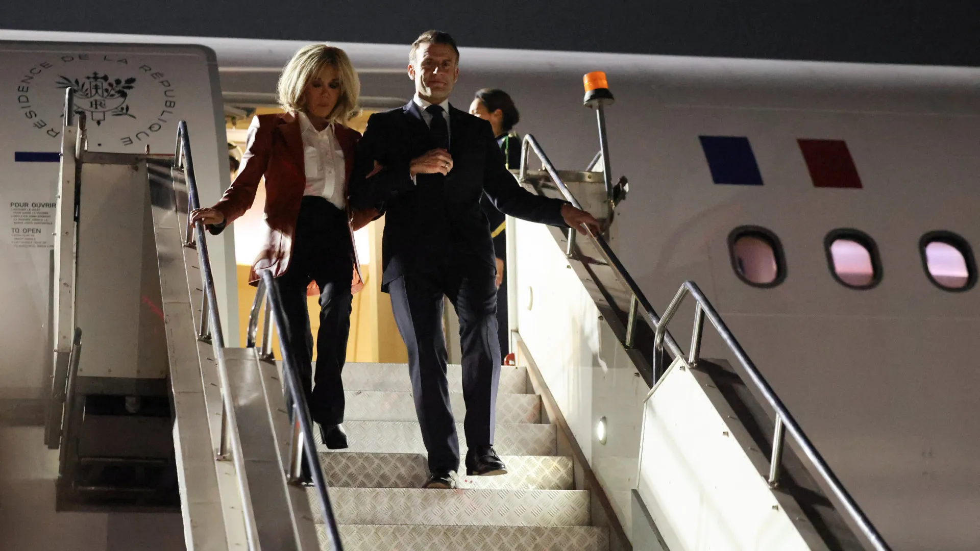 
                    Macron chega à Índia para reforçar parceria e negociar caças Rafale
                