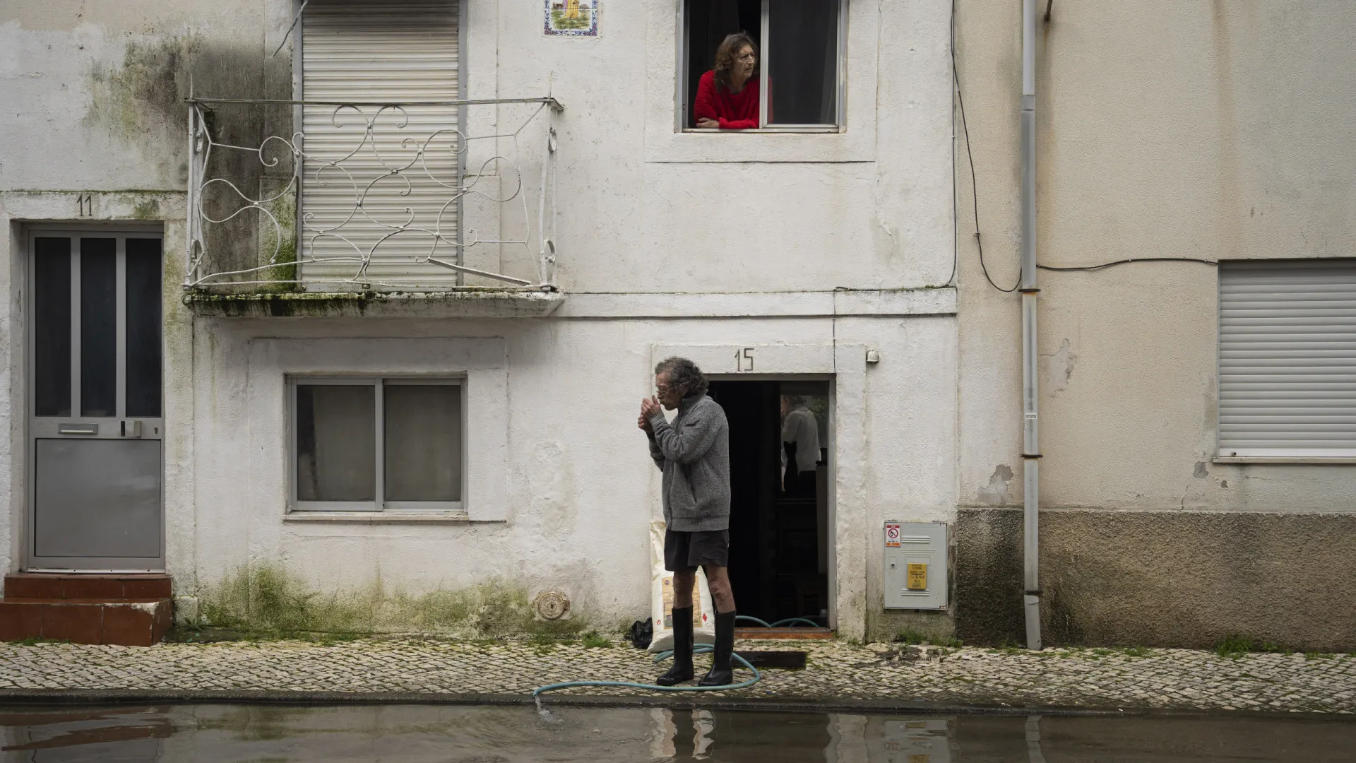 
                    Calamidade acabou, mas país ainda sofre. Sucedem-se apelos para prorrogar
                